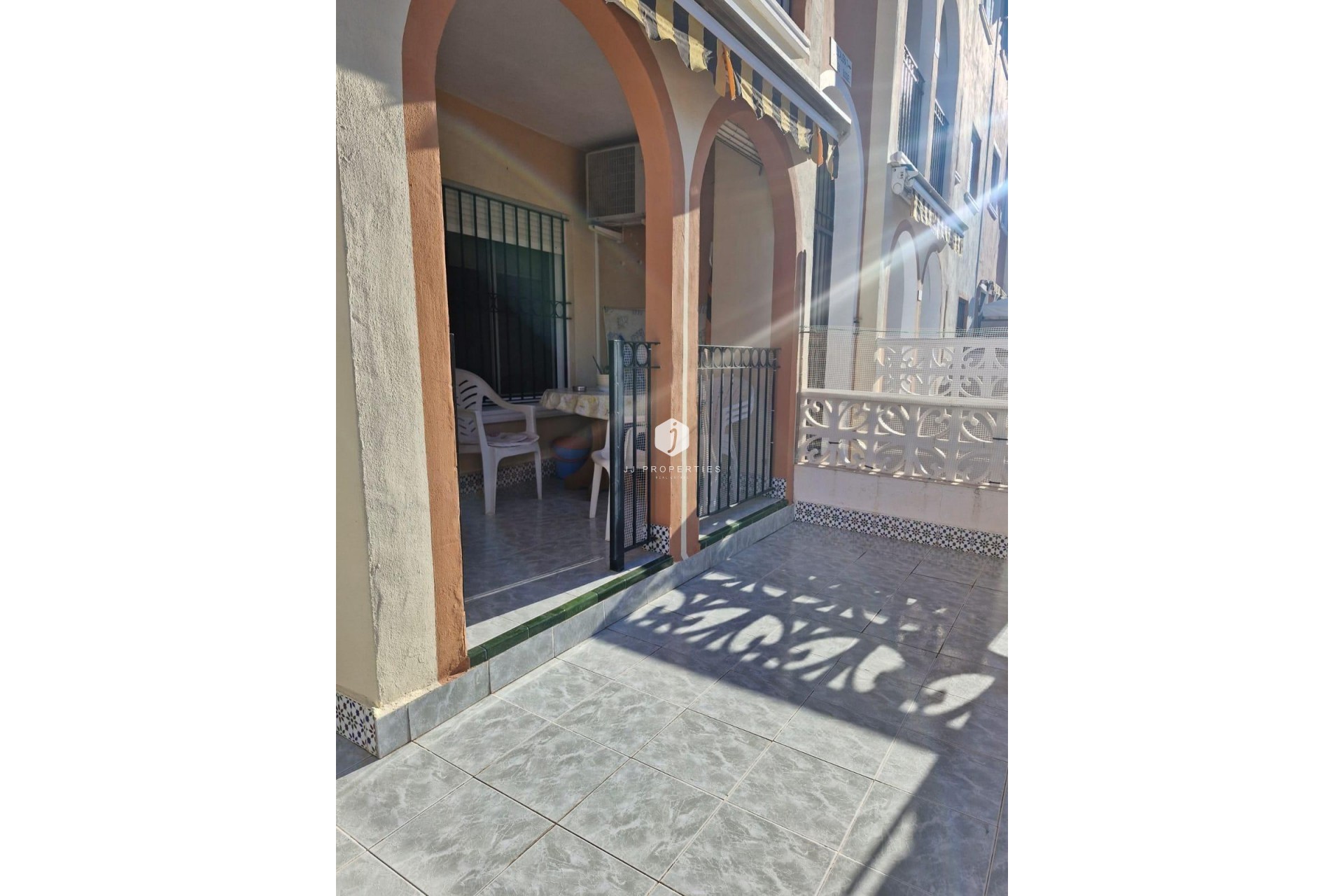 Z drugiej ręki - Bungalow -
Torrevieja - Playa de los Naufragos