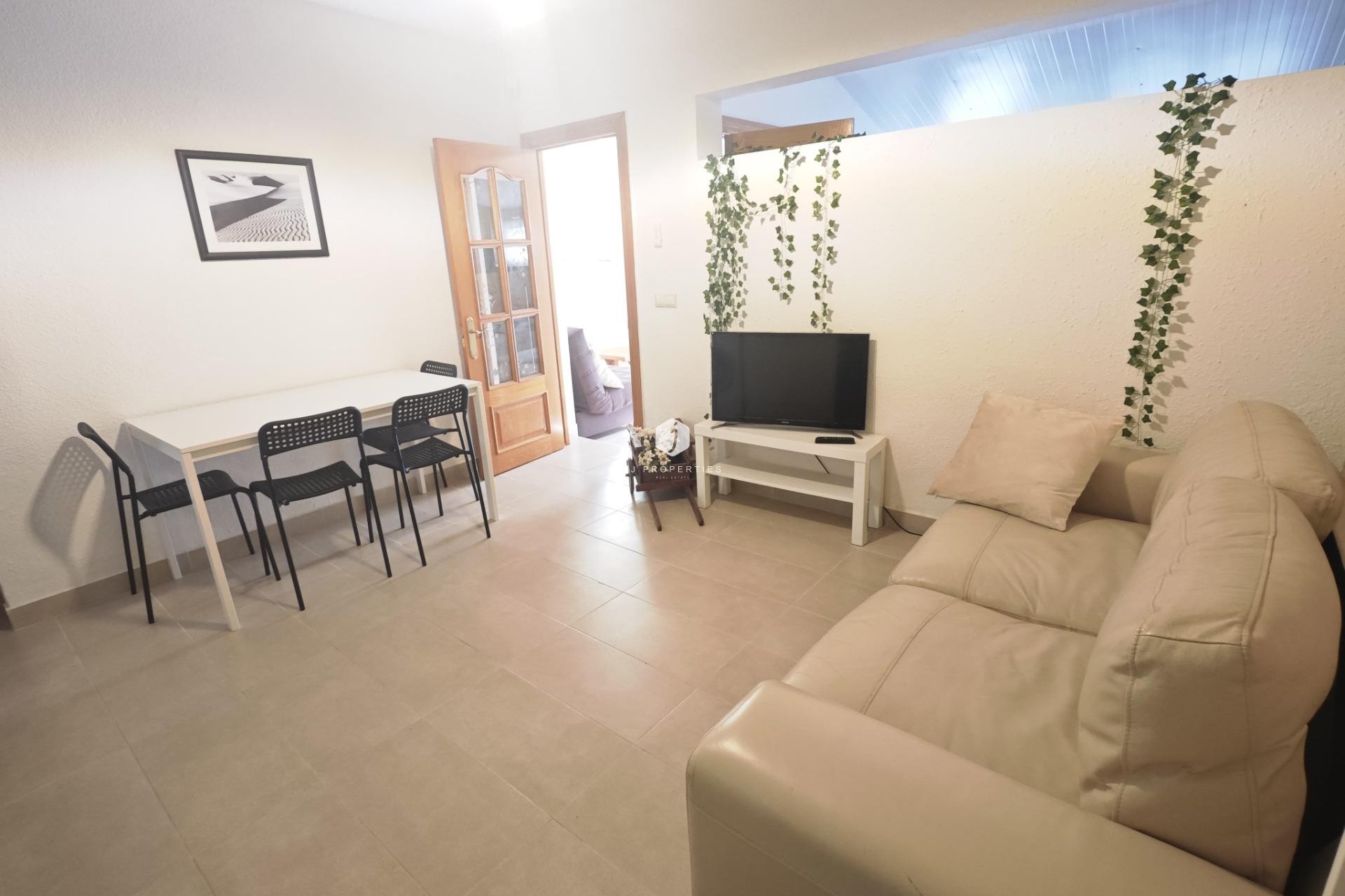 Z drugiej ręki - Bungalow -
Torrevieja - Playa del Cura