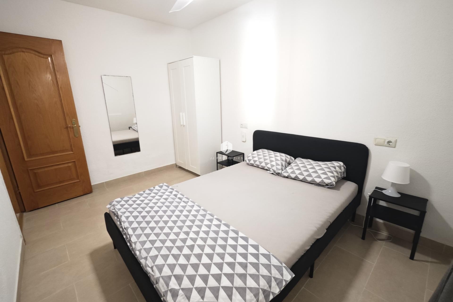 Z drugiej ręki - Bungalow -
Torrevieja - Playa del Cura