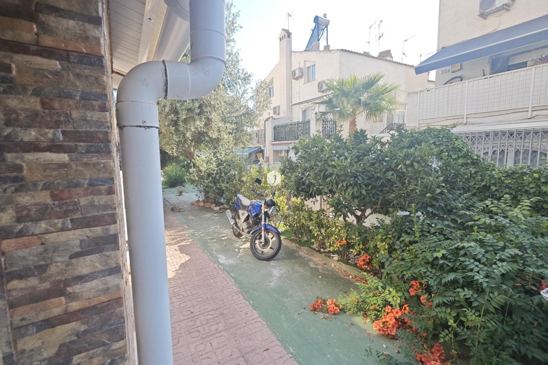 Z drugiej ręki - Bungalow -
Torrevieja - Playa del Cura