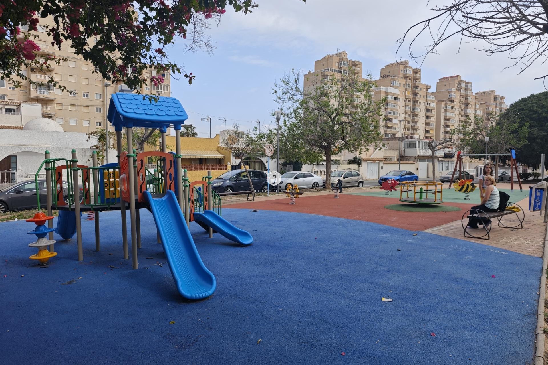 Z drugiej ręki - Bungalow -
Torrevieja - Playa del Cura