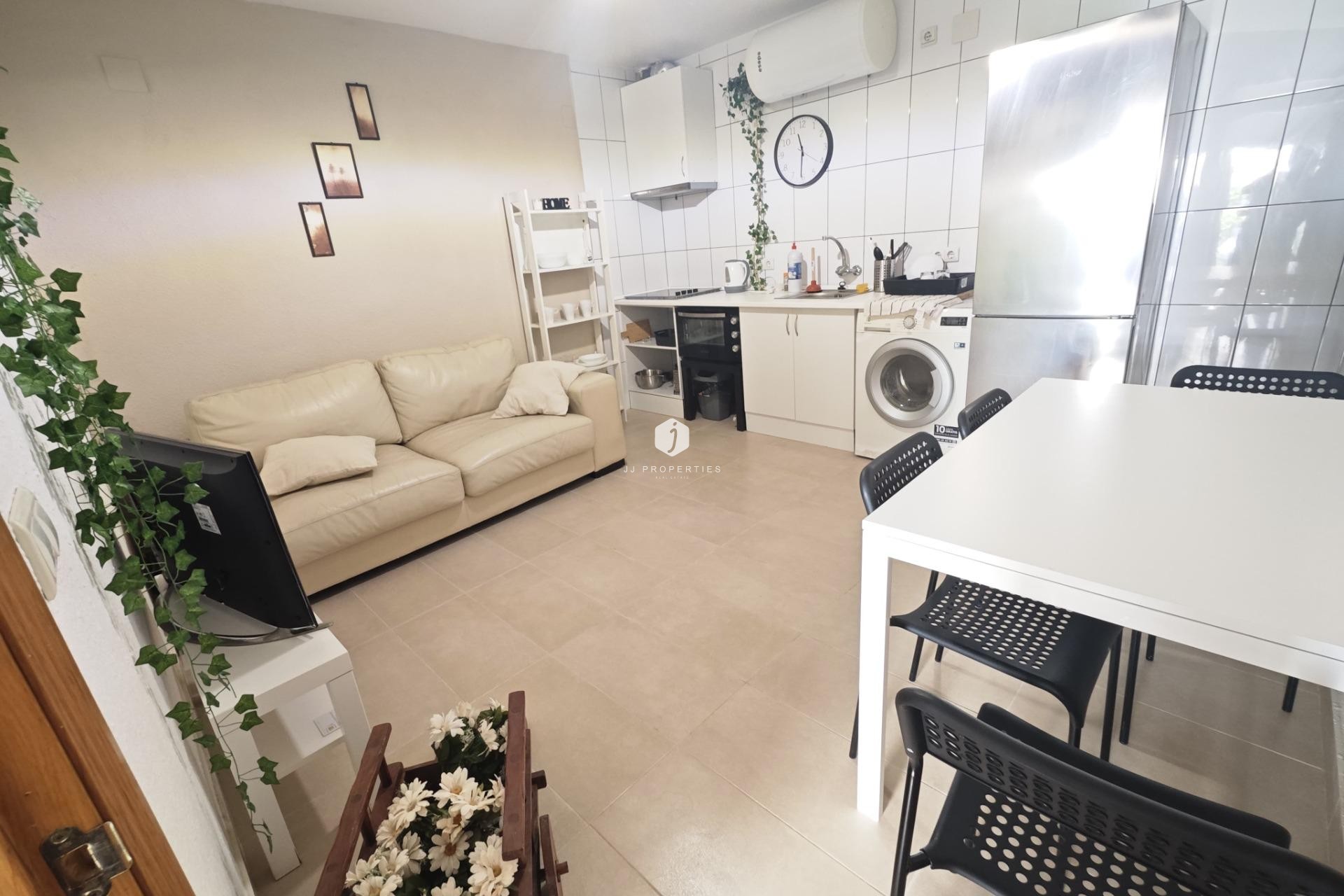 Z drugiej ręki - Bungalow -
Torrevieja - Playa del Cura