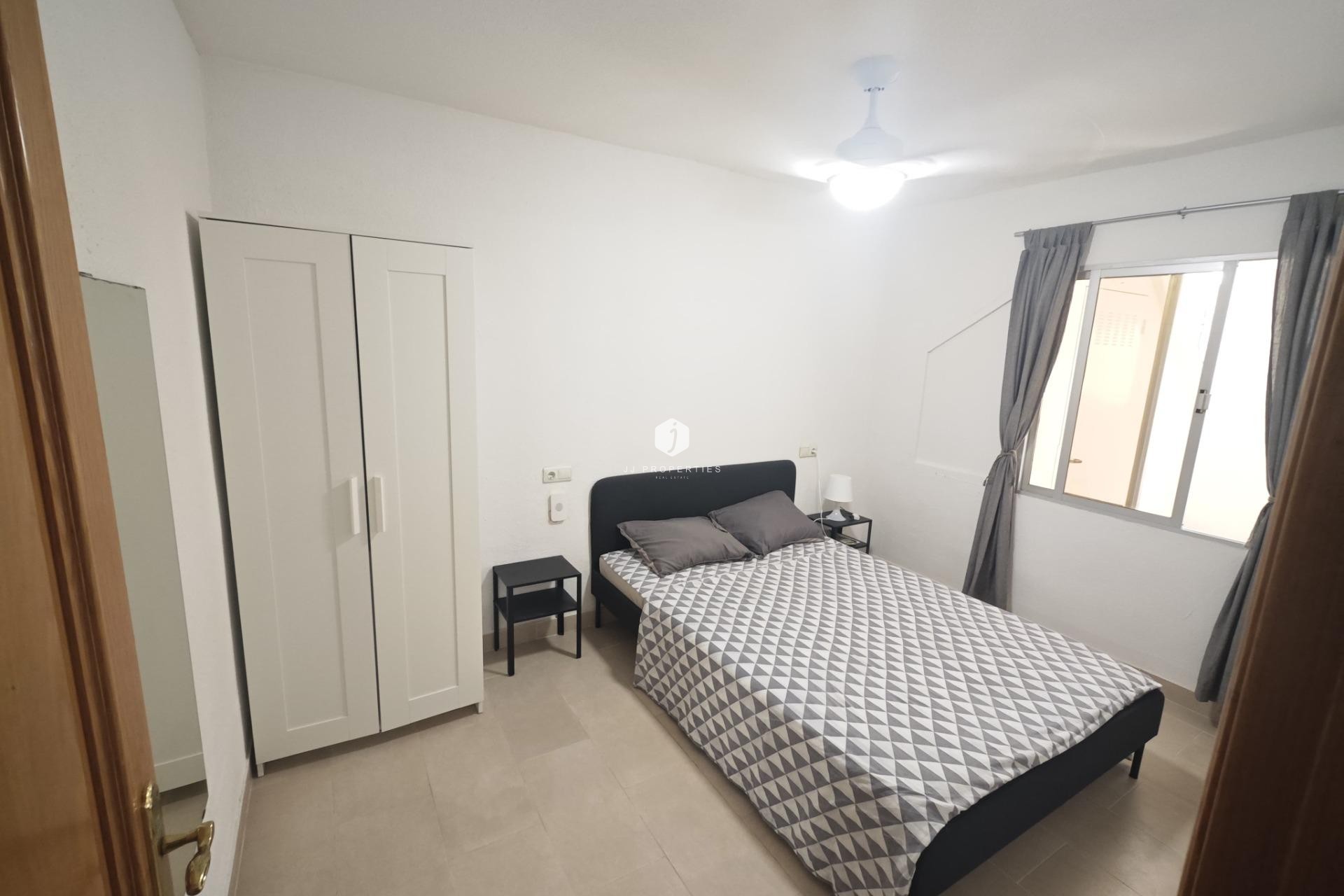 Z drugiej ręki - Bungalow -
Torrevieja - Playa del Cura