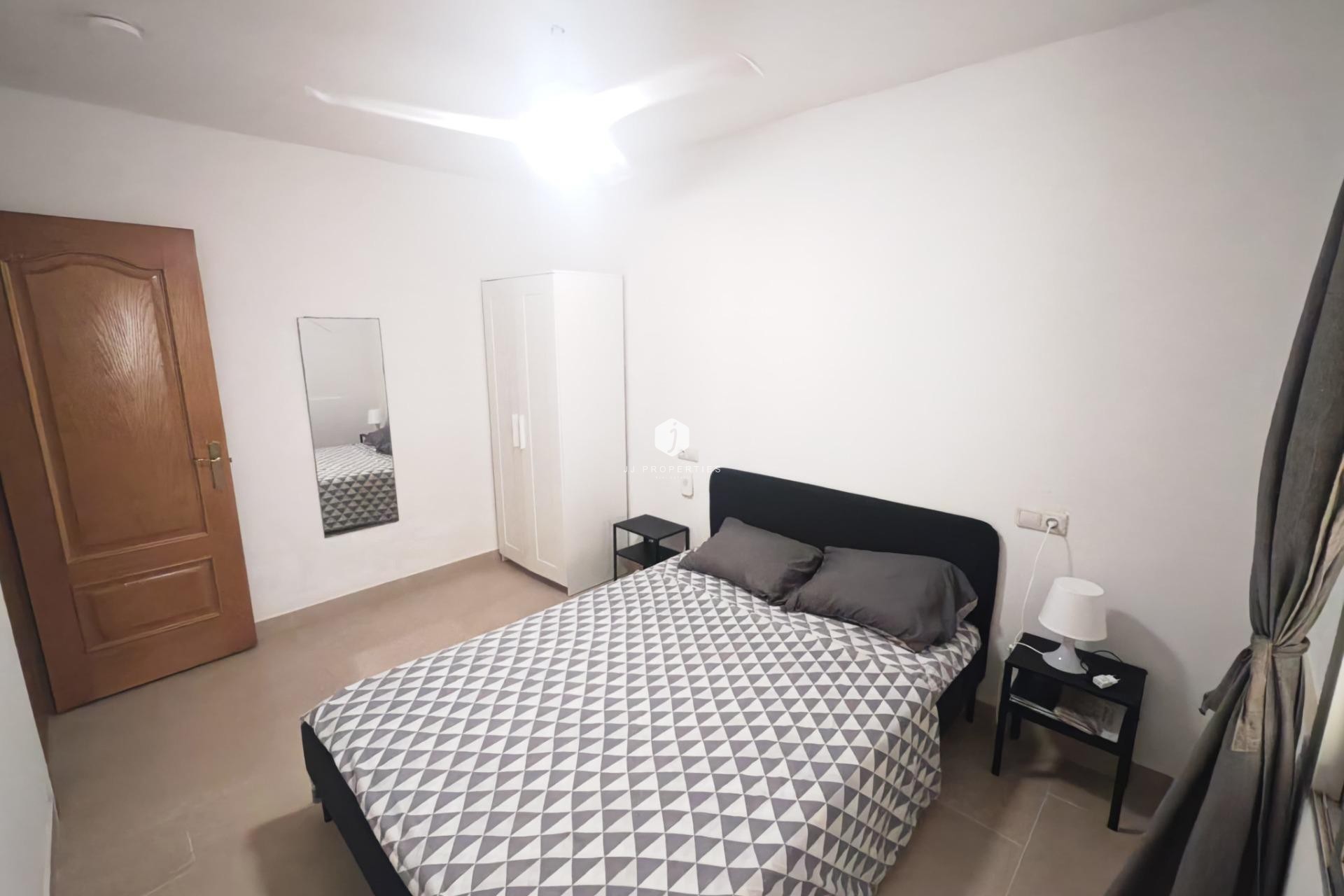 Z drugiej ręki - Bungalow -
Torrevieja - Playa del Cura
