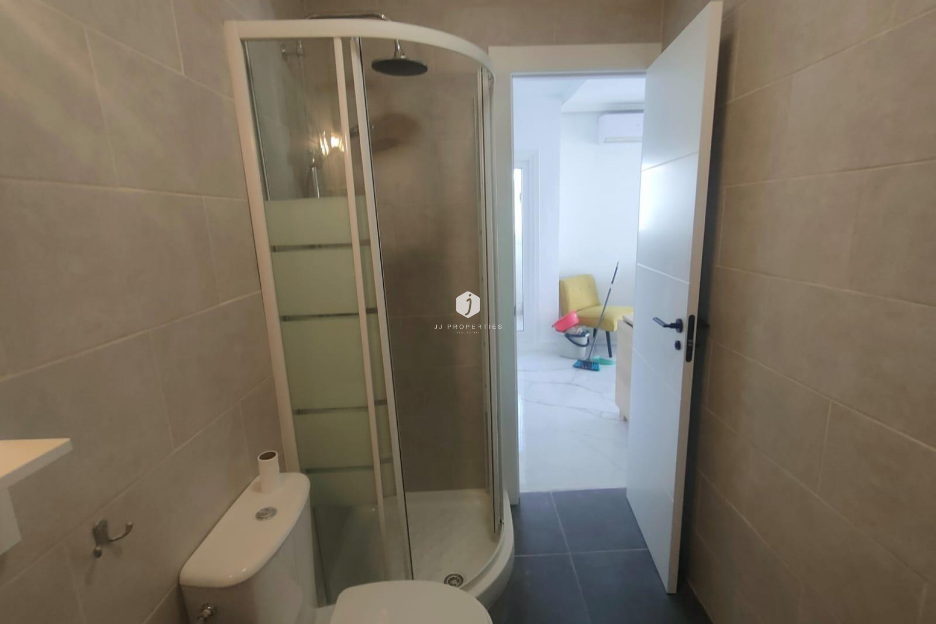 Z drugiej ręki - Bungalow -
Torrevieja - Rosaleda-los Frutales