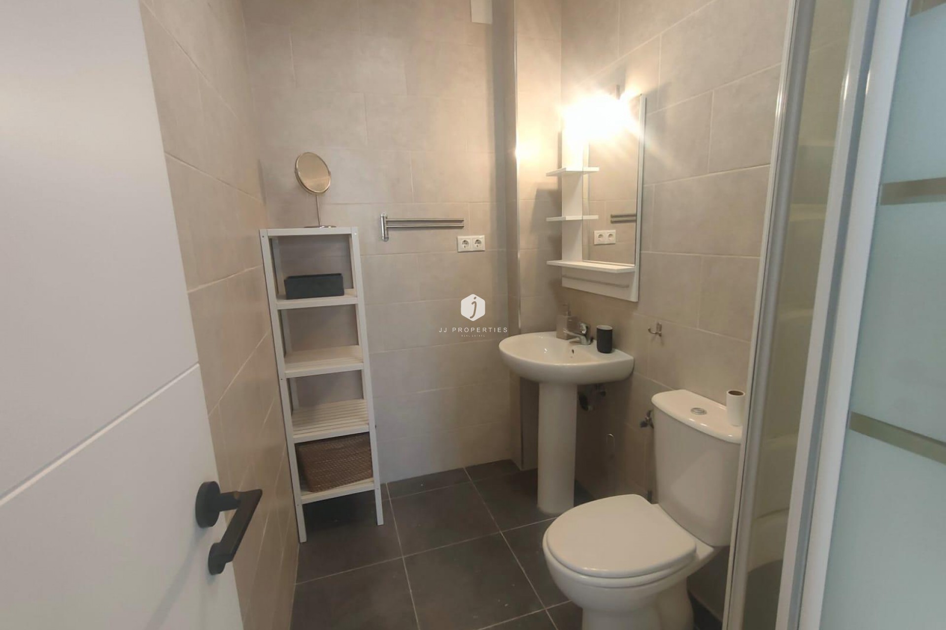 Z drugiej ręki - Bungalow -
Torrevieja - Rosaleda-los Frutales