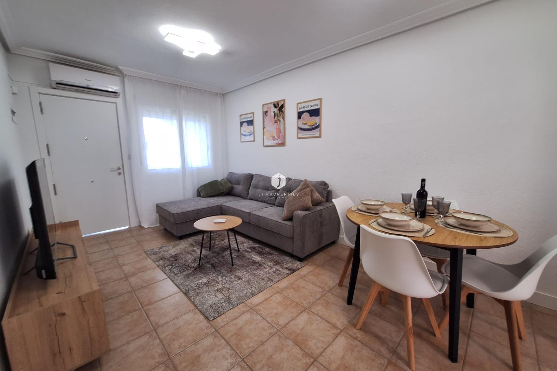 Z drugiej ręki - Bungalow -
Torrevieja - Sector 25