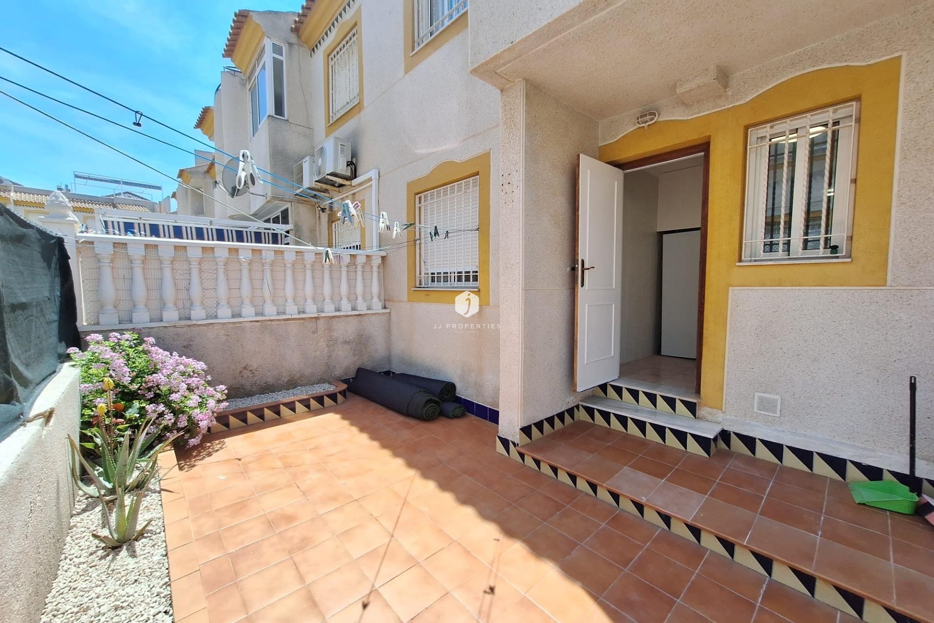 Z drugiej ręki - Bungalow -
Torrevieja - Sector 25