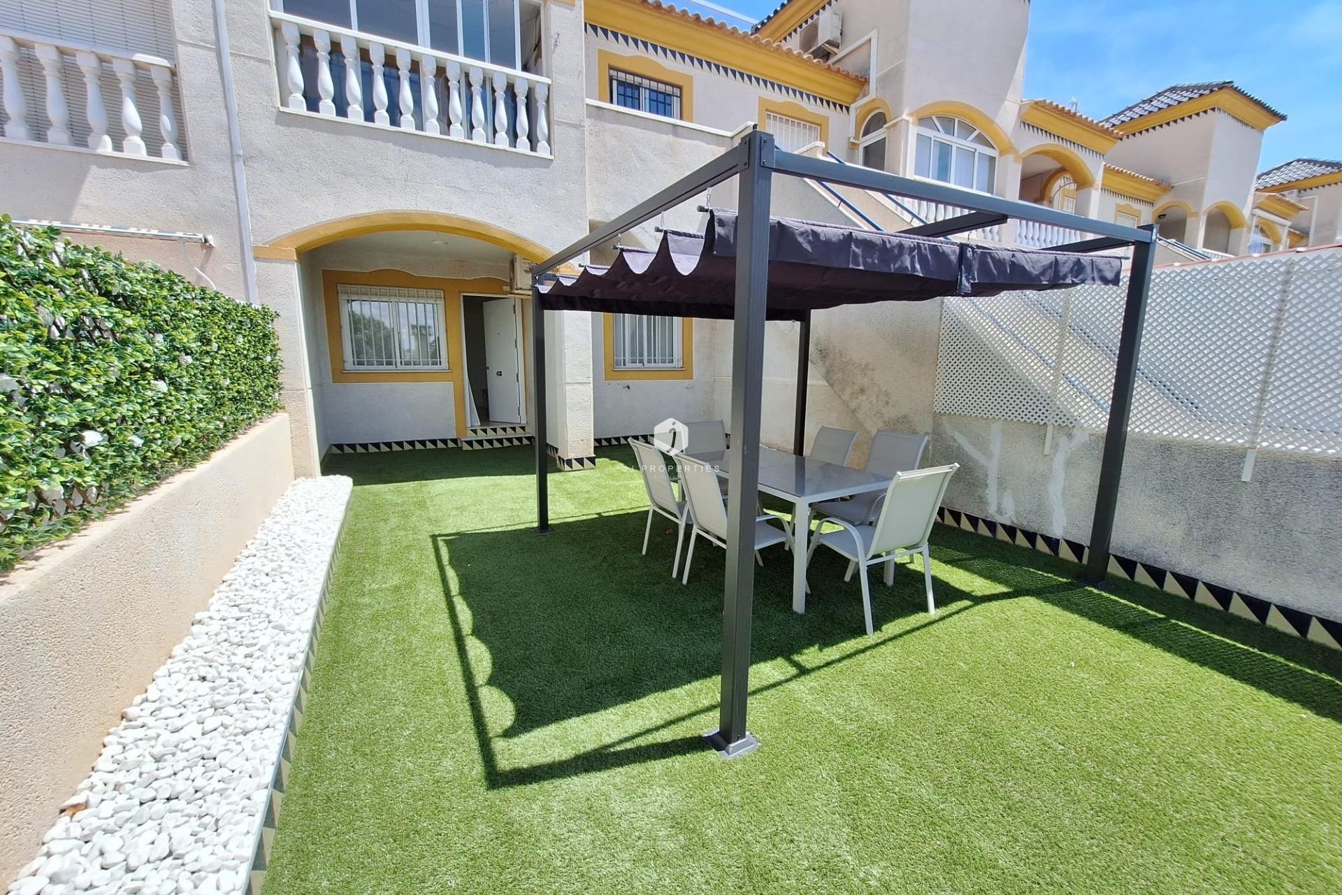 Z drugiej ręki - Bungalow -
Torrevieja - Sector 25
