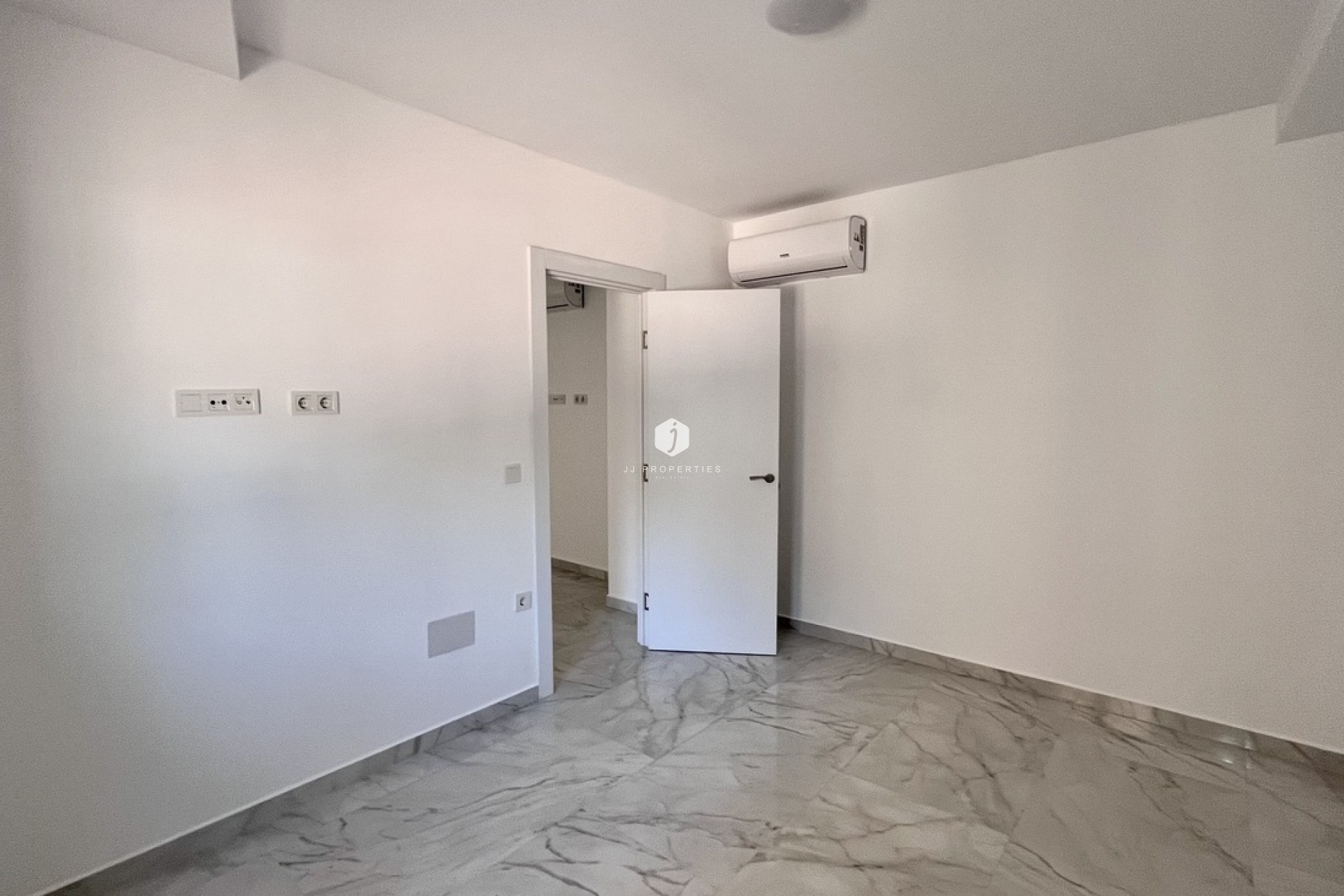 Z drugiej ręki - Bungalow -
Torrevieja