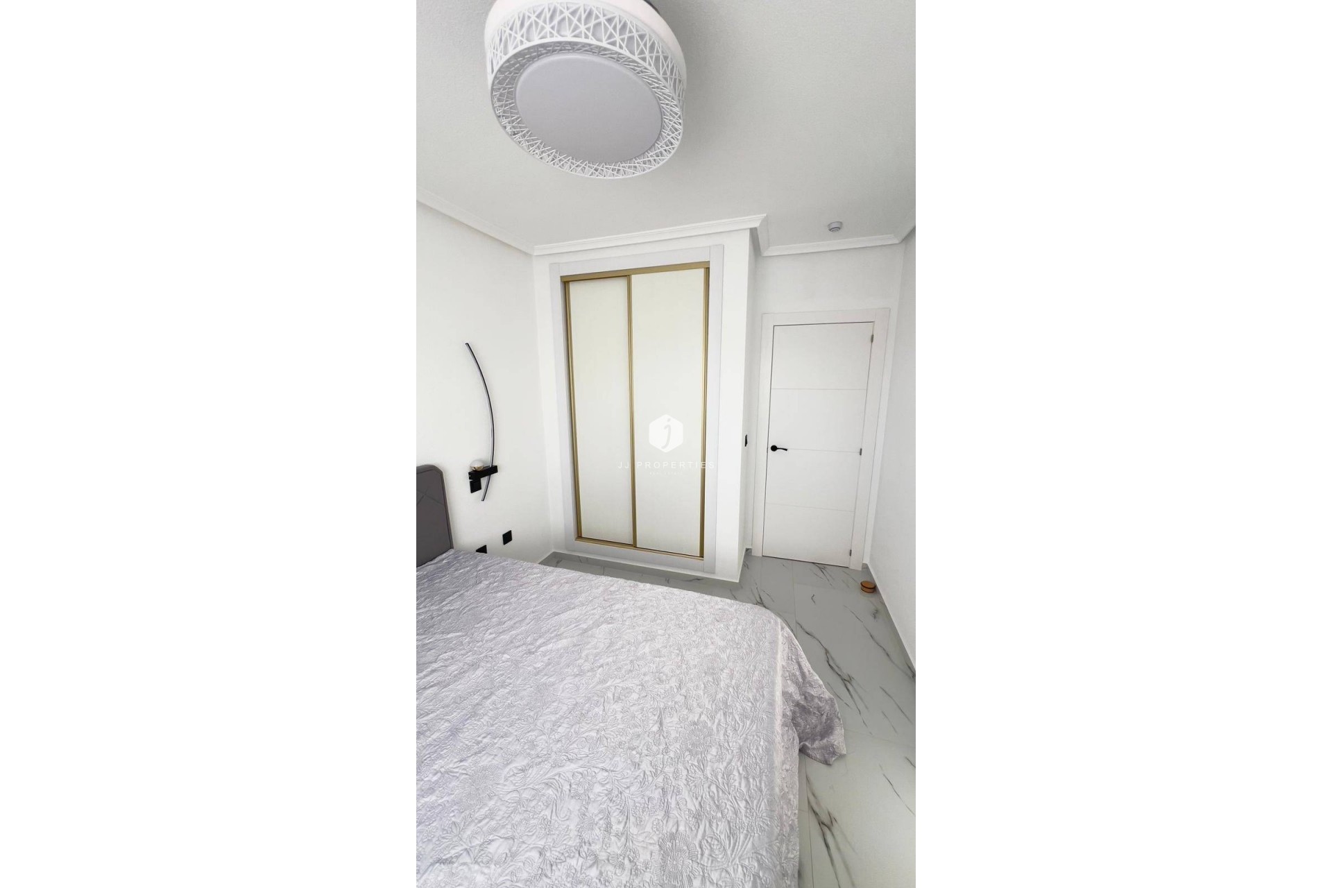 Z drugiej ręki - Daszek -
Orihuela Costa - La Zenia