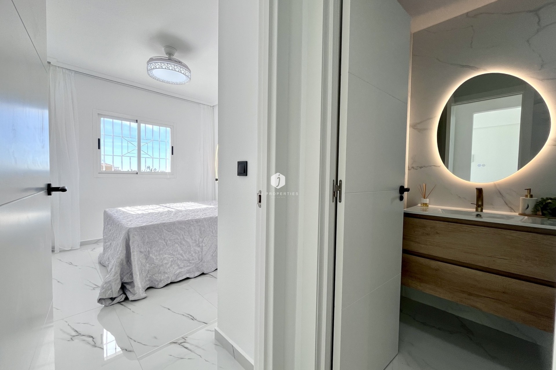 Z drugiej ręki - Daszek -
Playa Flamenca - Costa Blanca