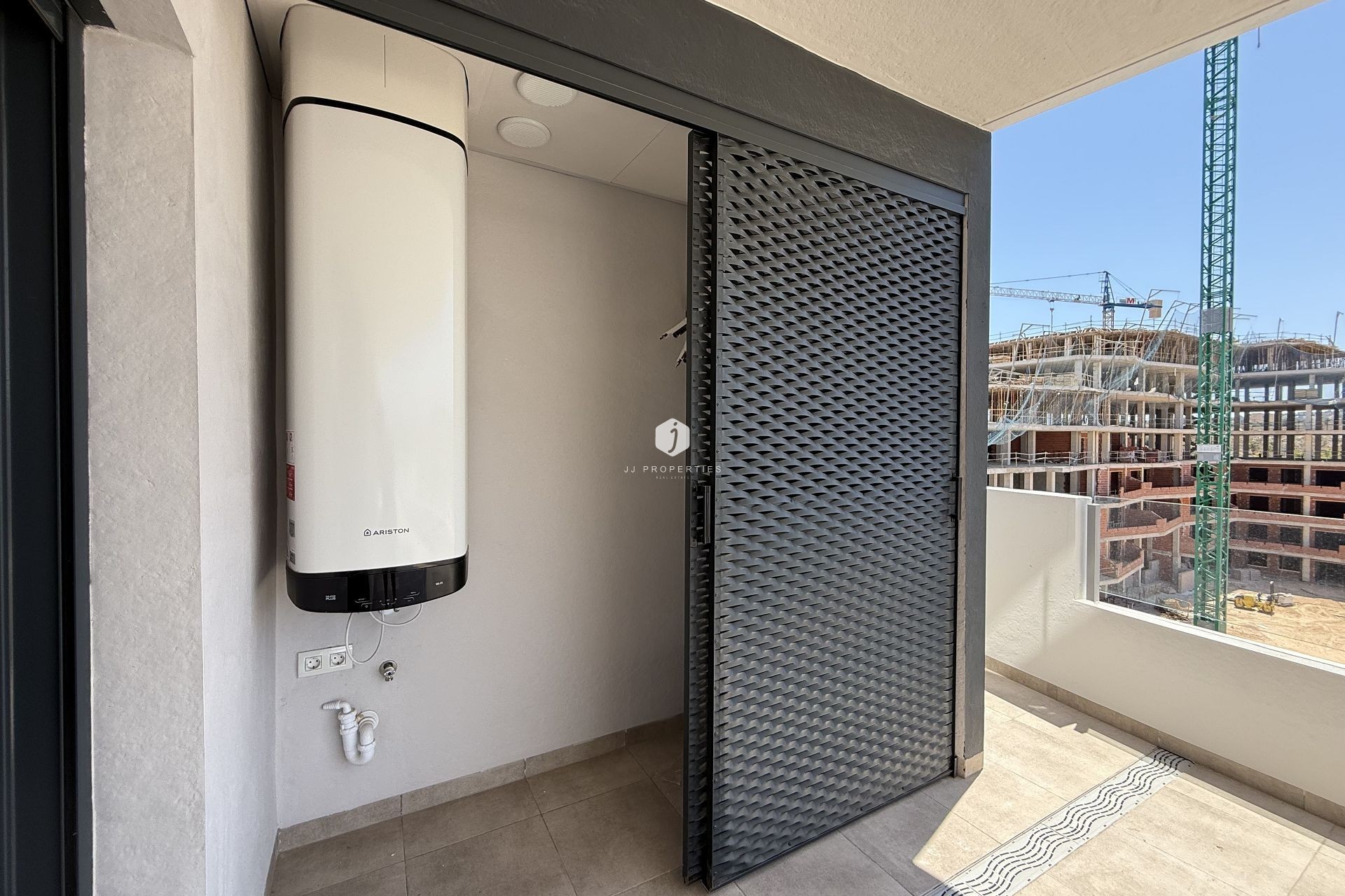 Z drugiej ręki - Daszek -
San Miguel de Salinas - Inland