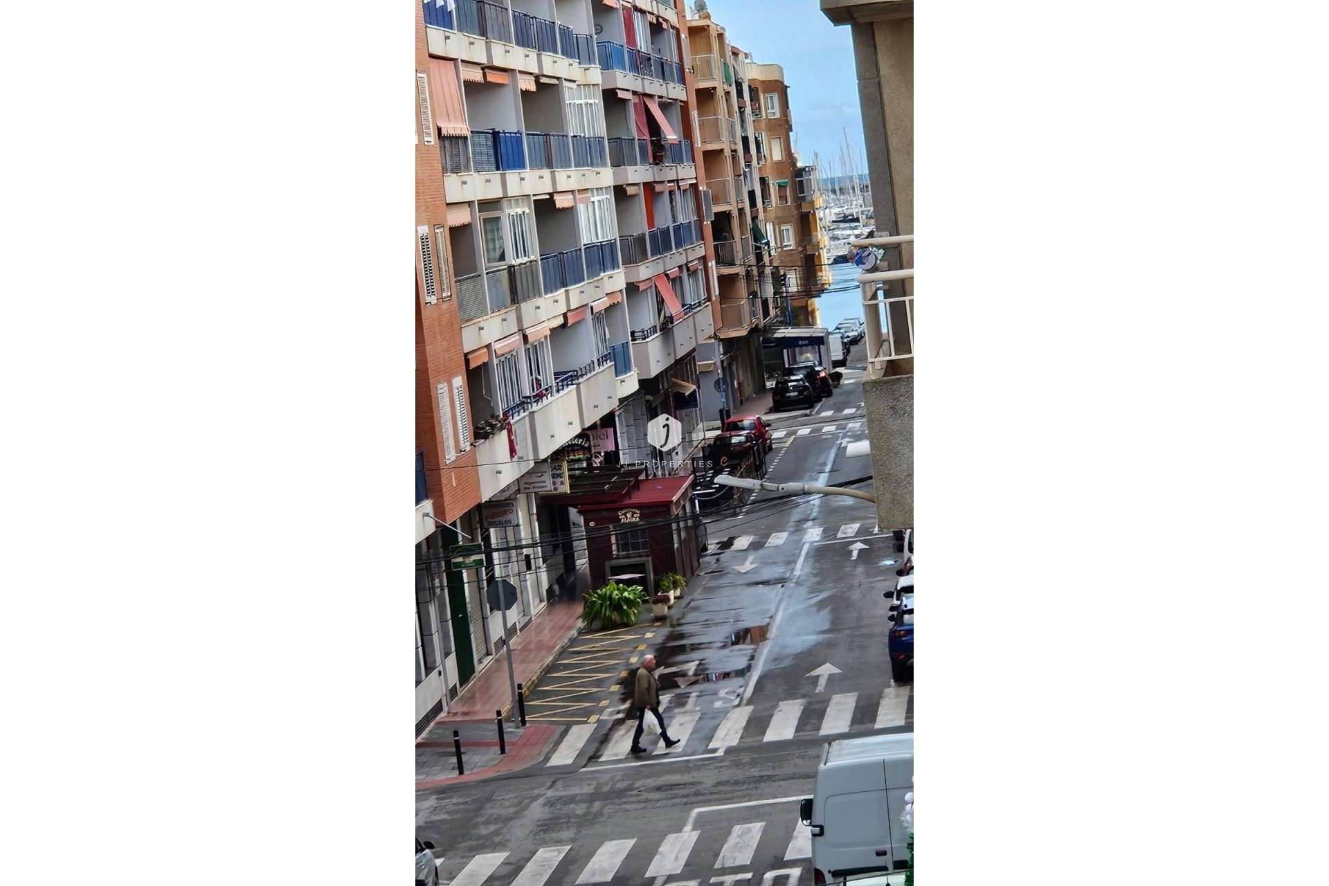 Z drugiej ręki - Daszek -
Torrevieja - Acequion