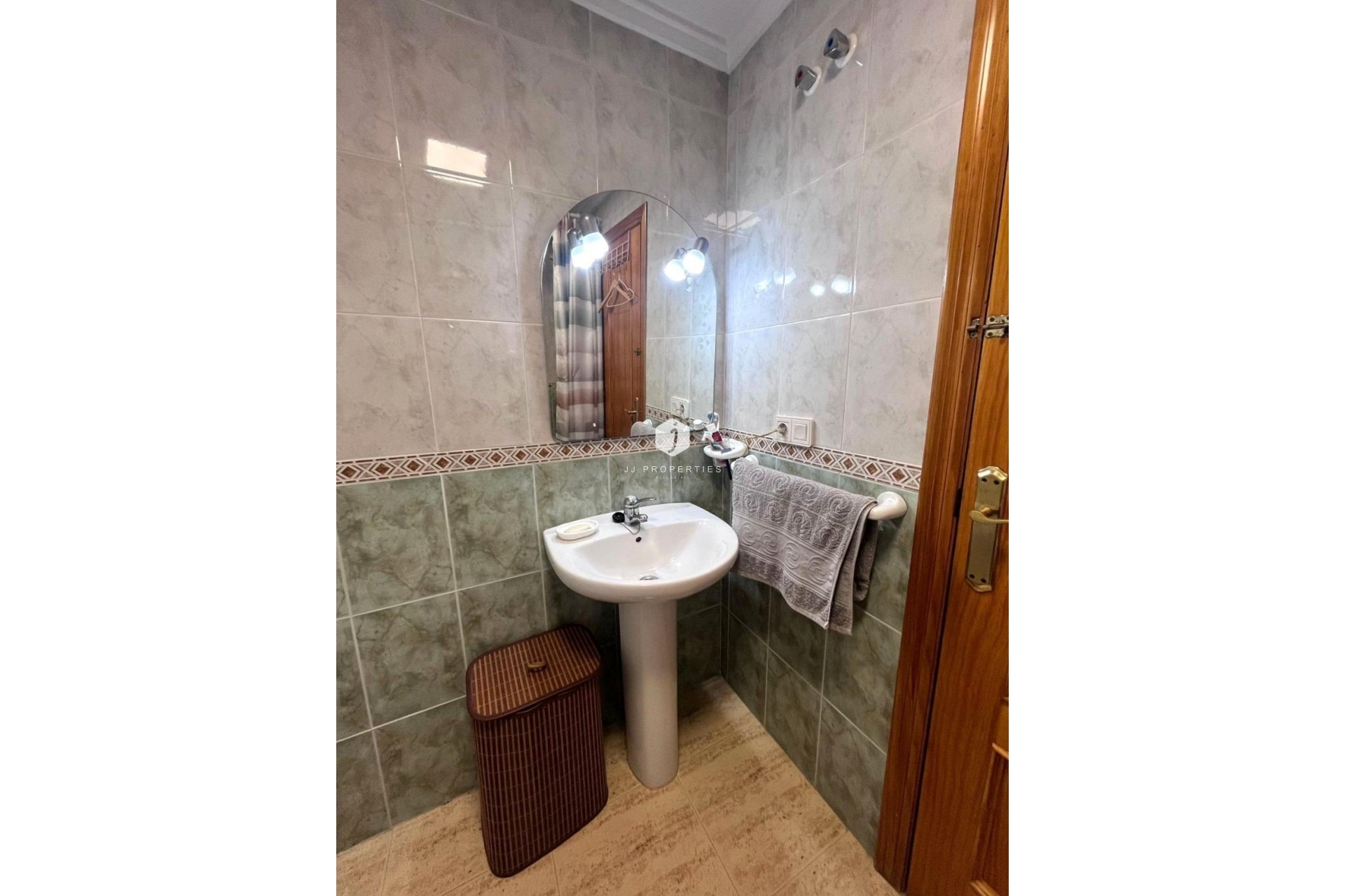 Z drugiej ręki - Daszek -
Torrevieja - Acequion