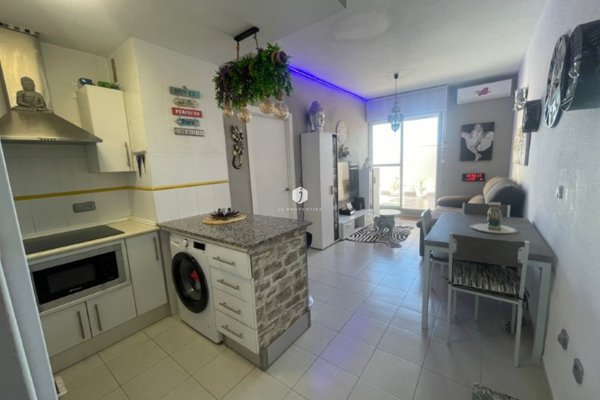 Z drugiej ręki - Daszek -
Torrevieja - Costa Blanca