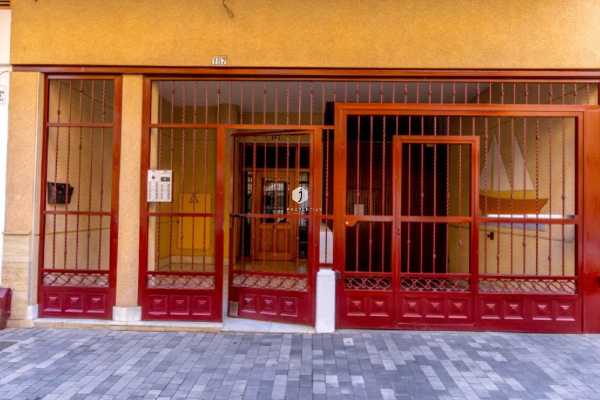 Z drugiej ręki - Daszek -
Torrevieja - Costa Blanca