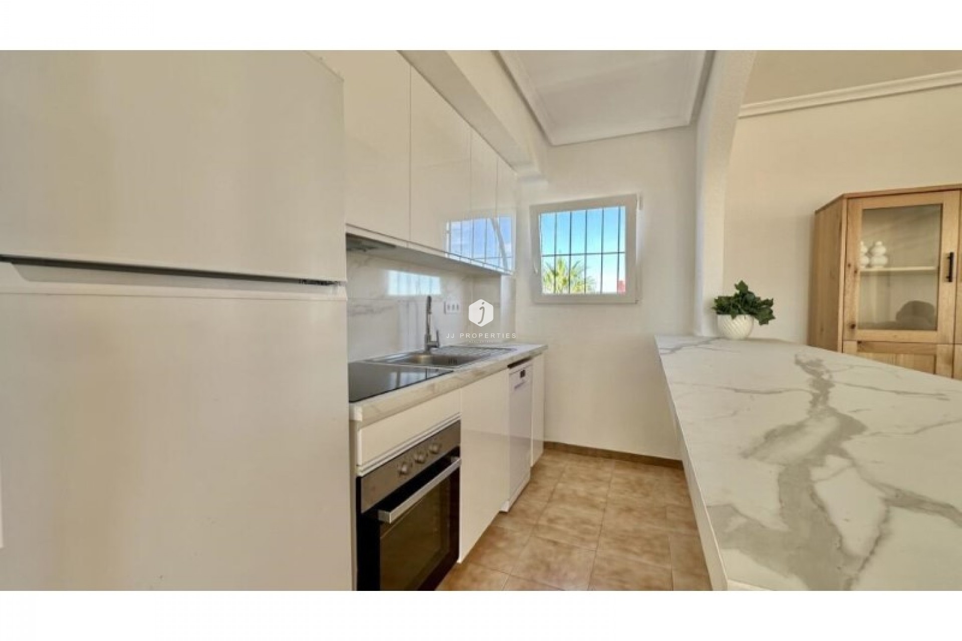 Z drugiej ręki - Daszek -
Torrevieja - Costa Blanca