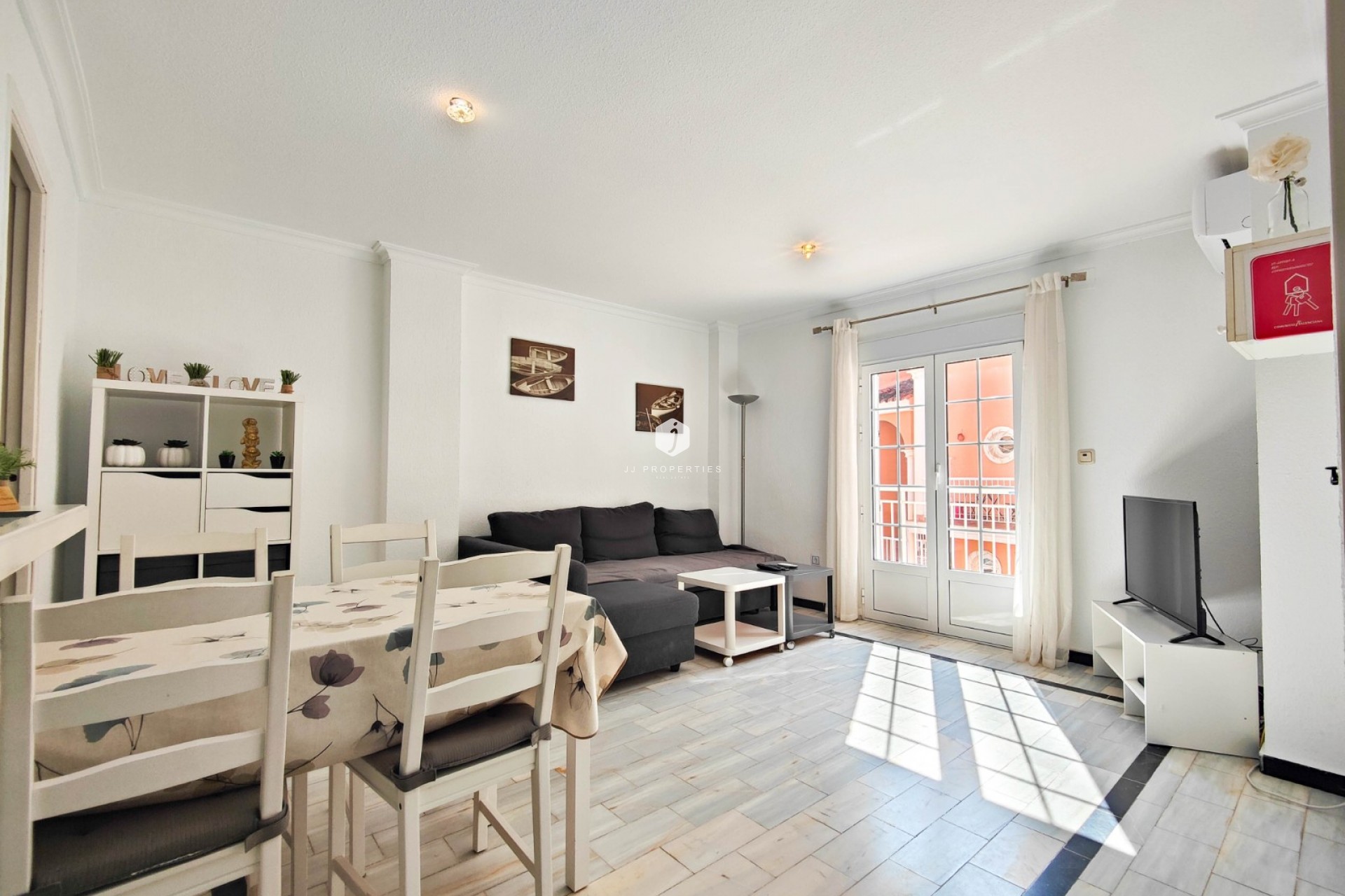 Z drugiej ręki - Daszek -
Torrevieja - Costa Blanca