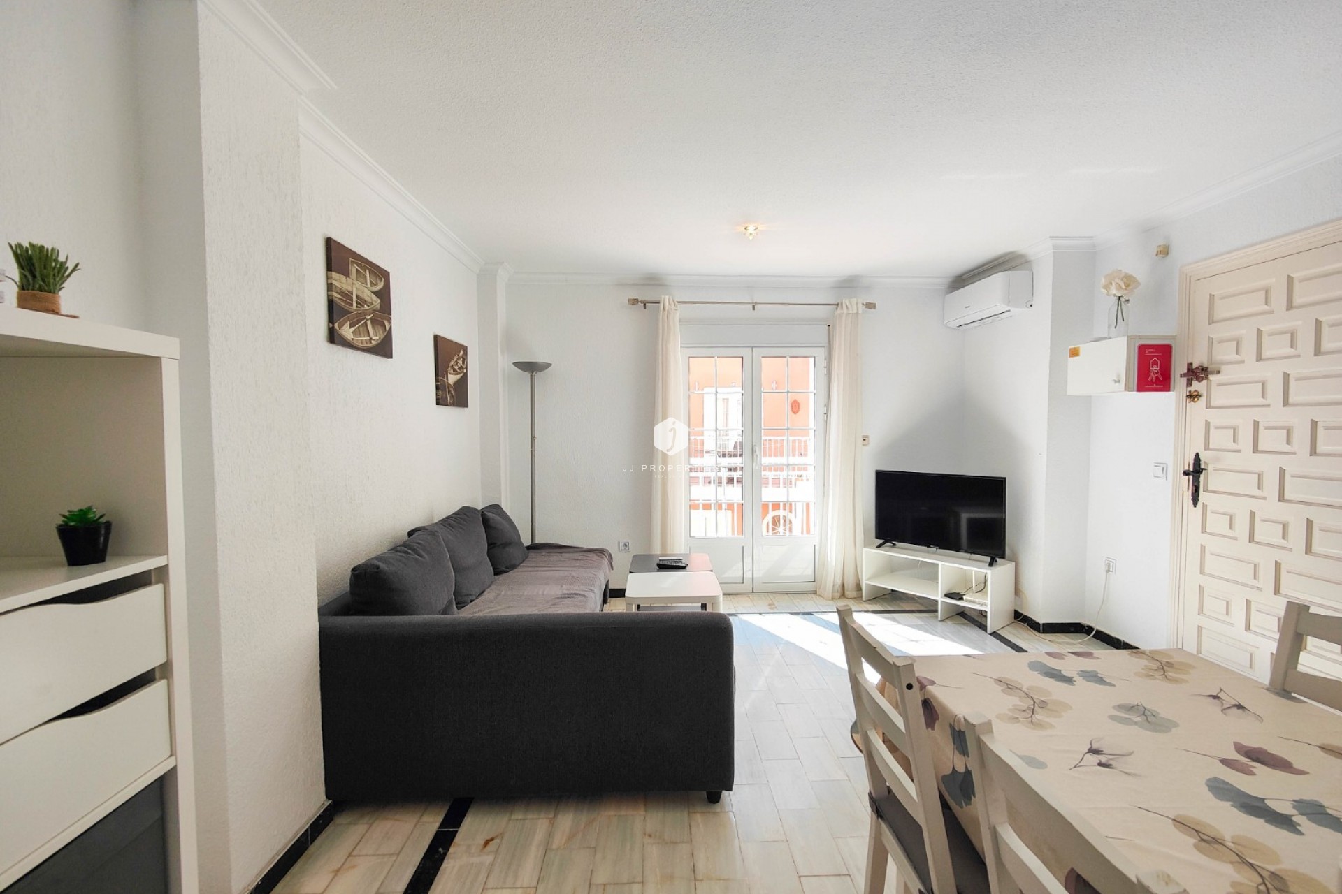 Z drugiej ręki - Daszek -
Torrevieja - Costa Blanca