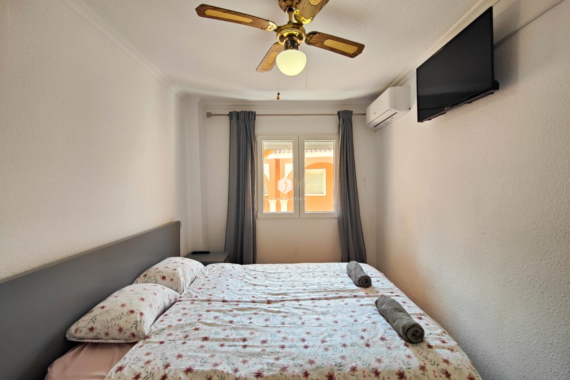 Z drugiej ręki - Daszek -
Torrevieja - Costa Blanca