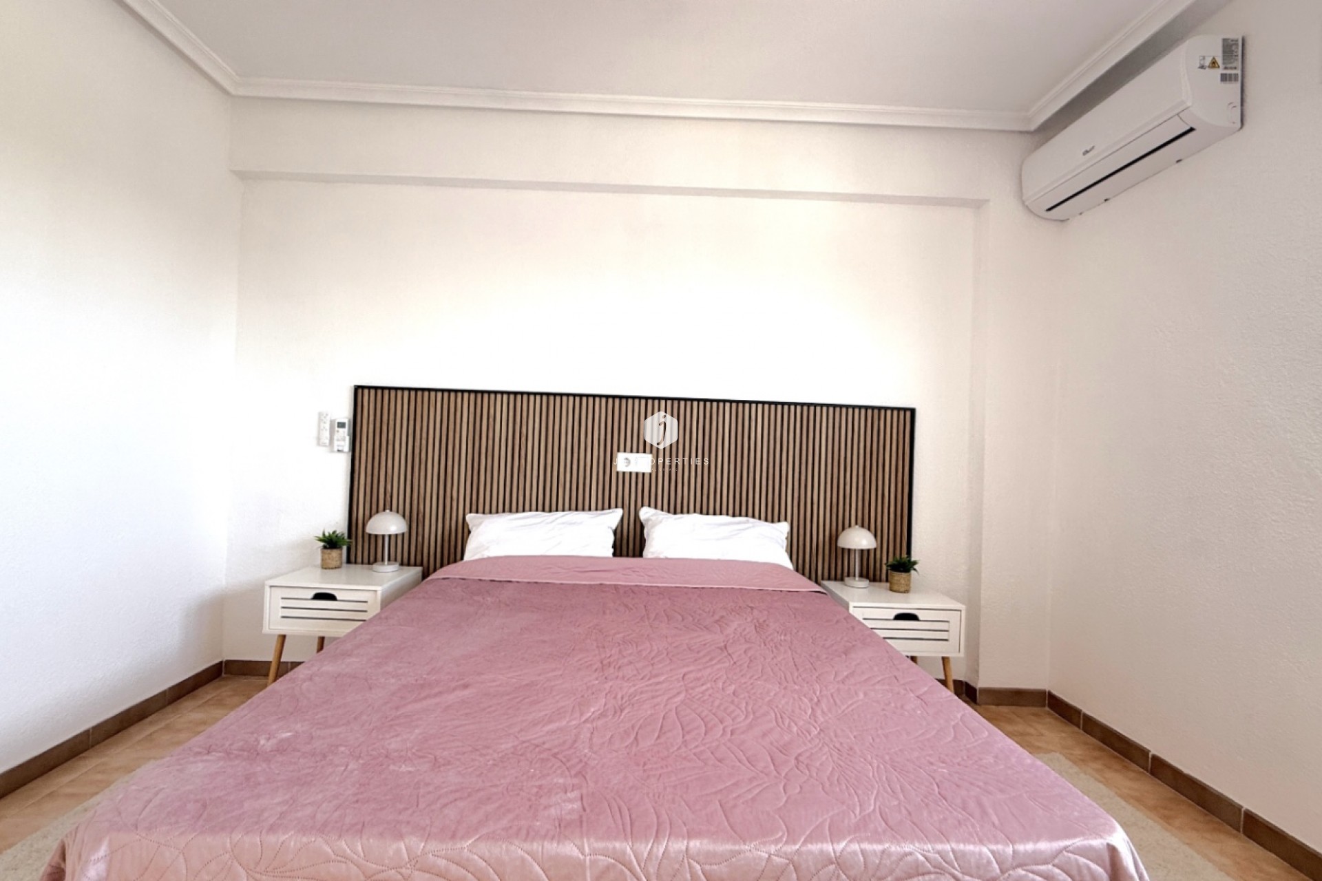 Z drugiej ręki - Daszek -
Torrevieja - Costa Blanca