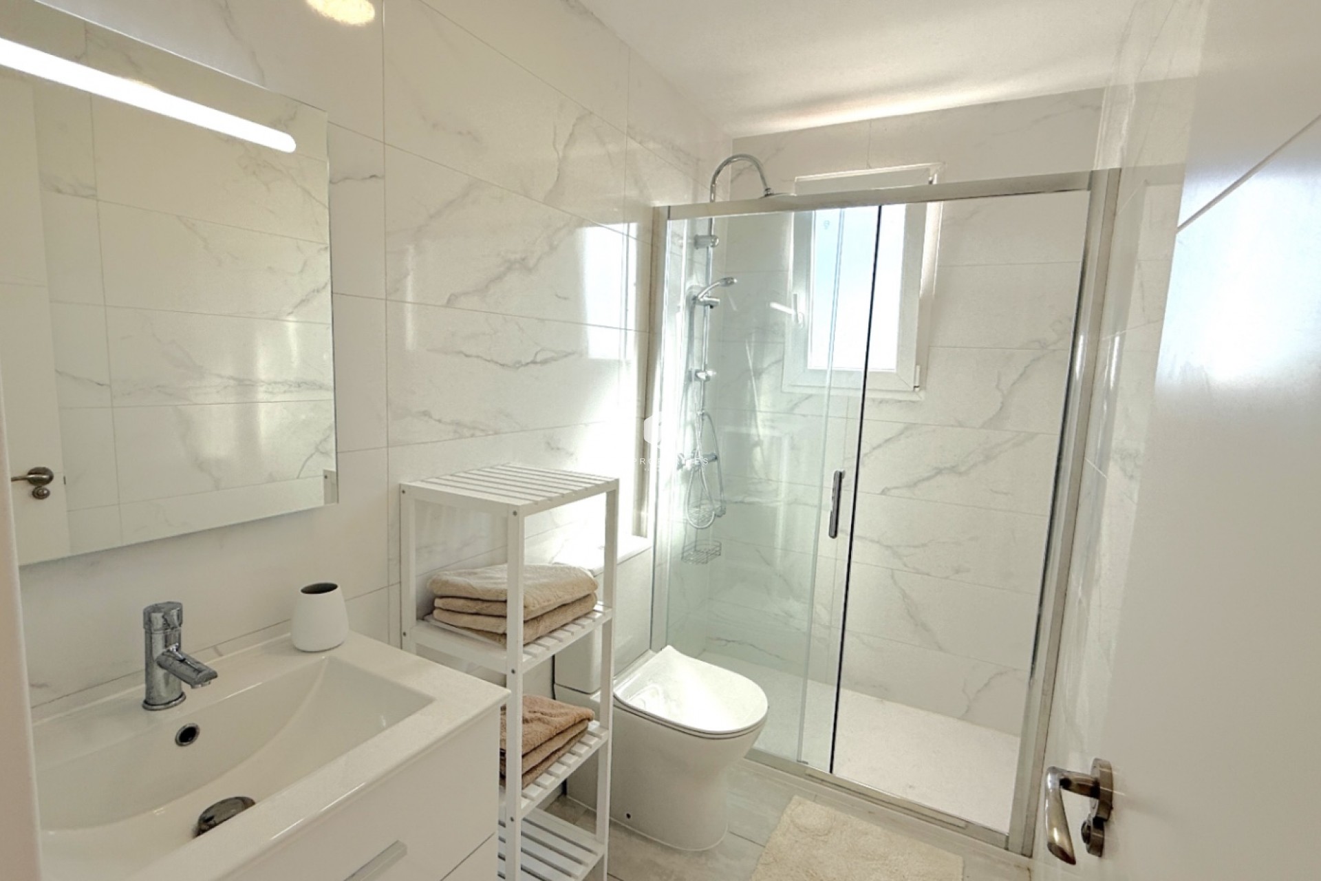 Z drugiej ręki - Daszek -
Torrevieja - Costa Blanca