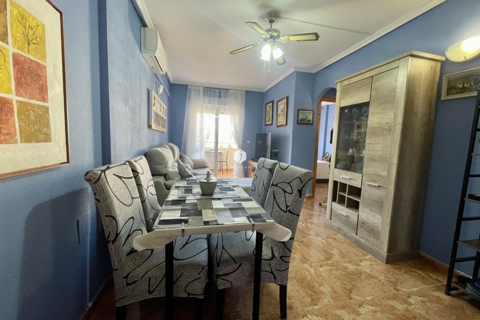 Z drugiej ręki - Daszek -
Torrevieja - Costa Blanca