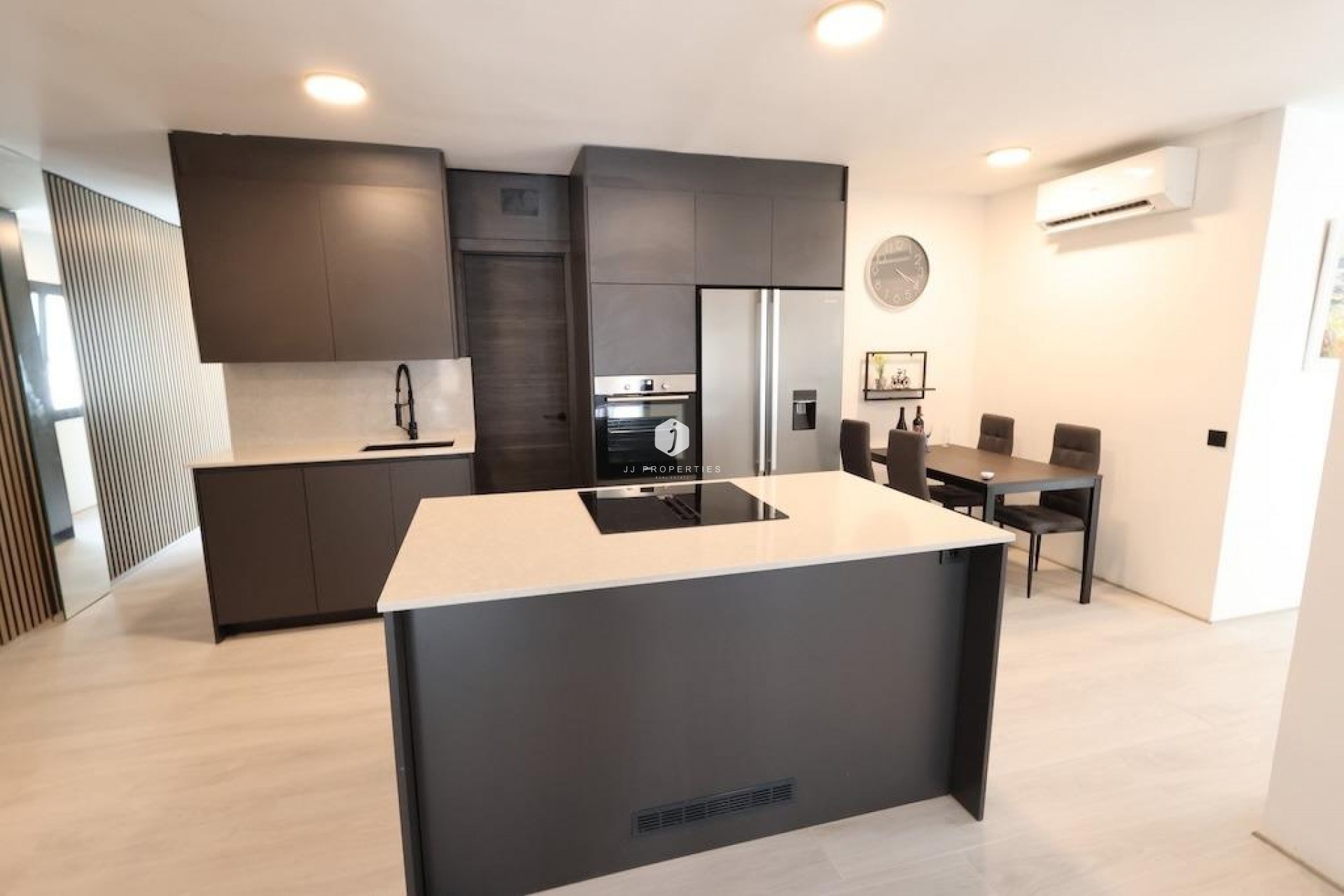 Z drugiej ręki - Daszek -
Torrevieja - Costa Blanca