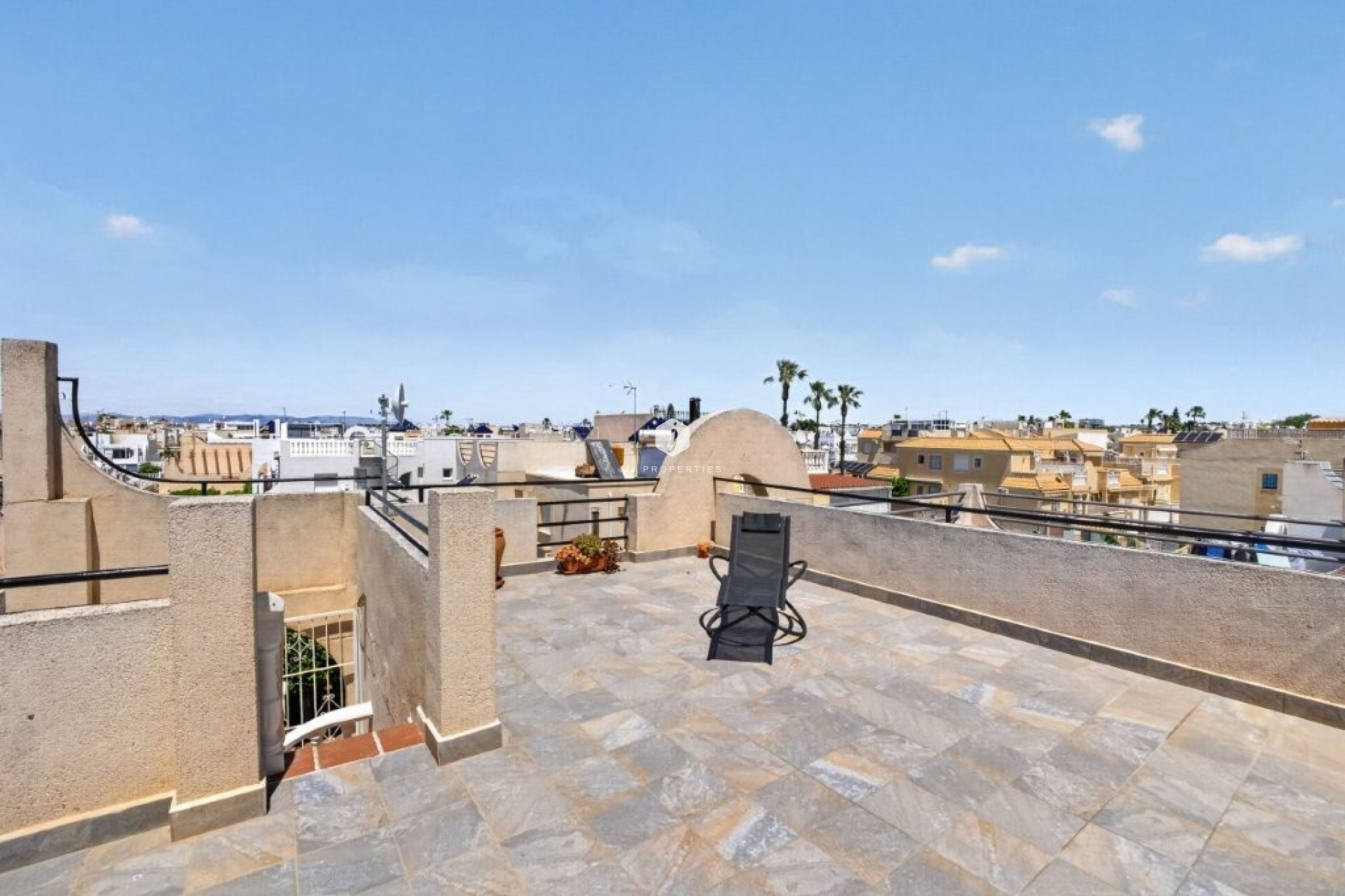 Z drugiej ręki - Daszek -
Torrevieja - Doña ines
