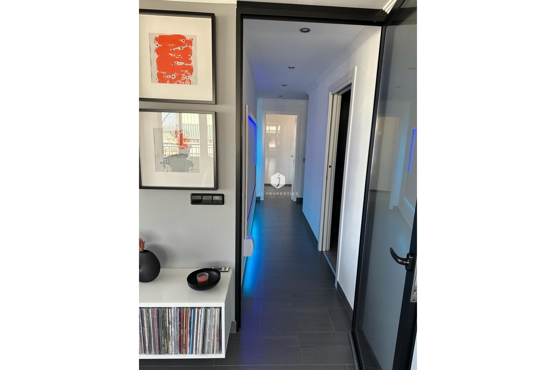 Z drugiej ręki - Daszek -
Torrevieja - El Acequión - Los Náufragos