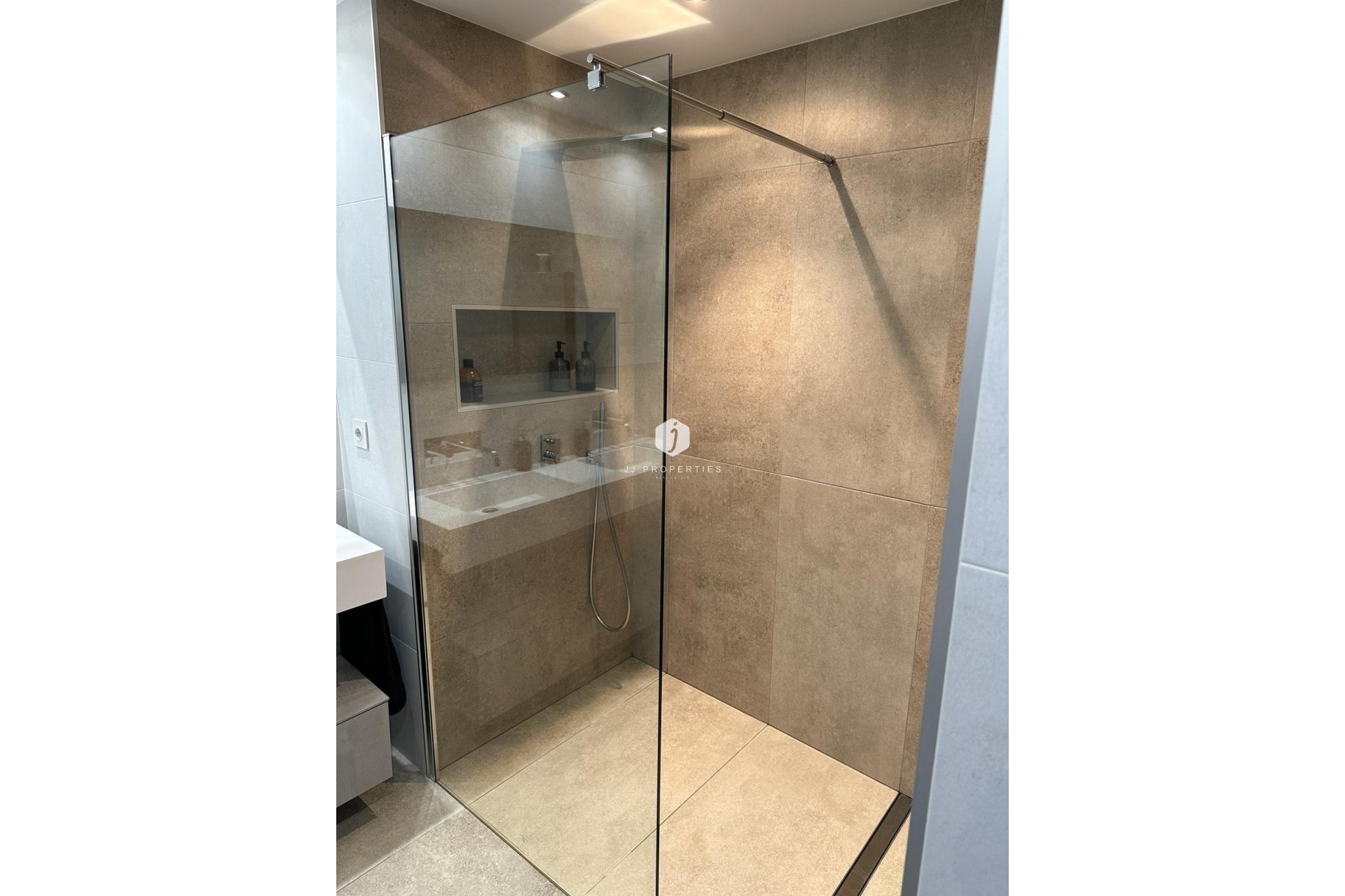 Z drugiej ręki - Daszek -
Torrevieja - El Acequión - Los Náufragos