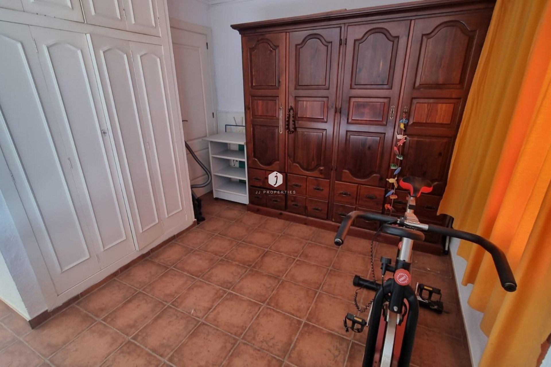 Z drugiej ręki - Daszek -
Torrevieja - El Acequión - Los Náufragos