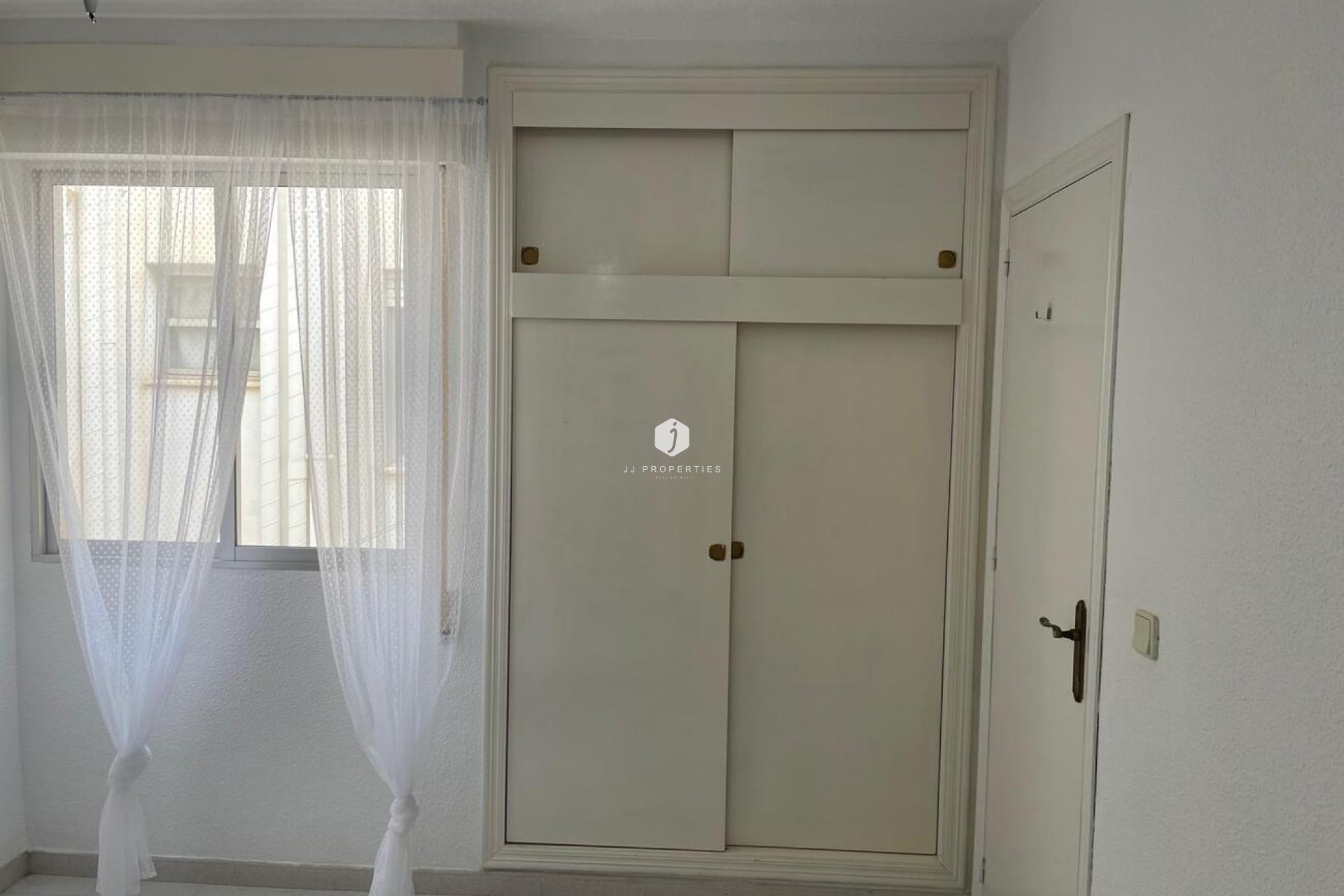 Z drugiej ręki - Daszek -
Torrevieja - LA LOMA