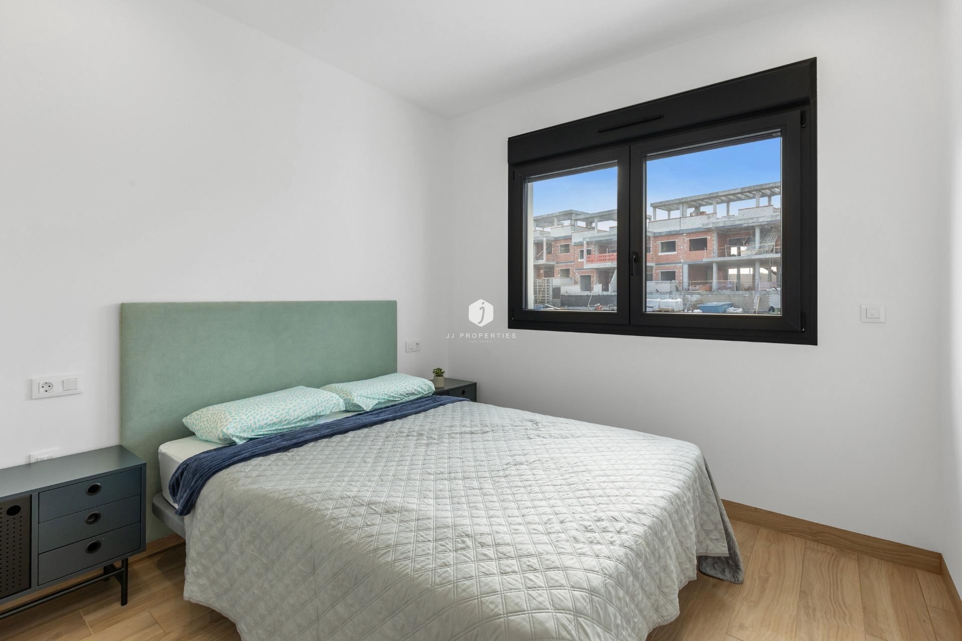 Z drugiej ręki - Daszek -
Torrevieja - Los Balcones - Los Altos del Edén