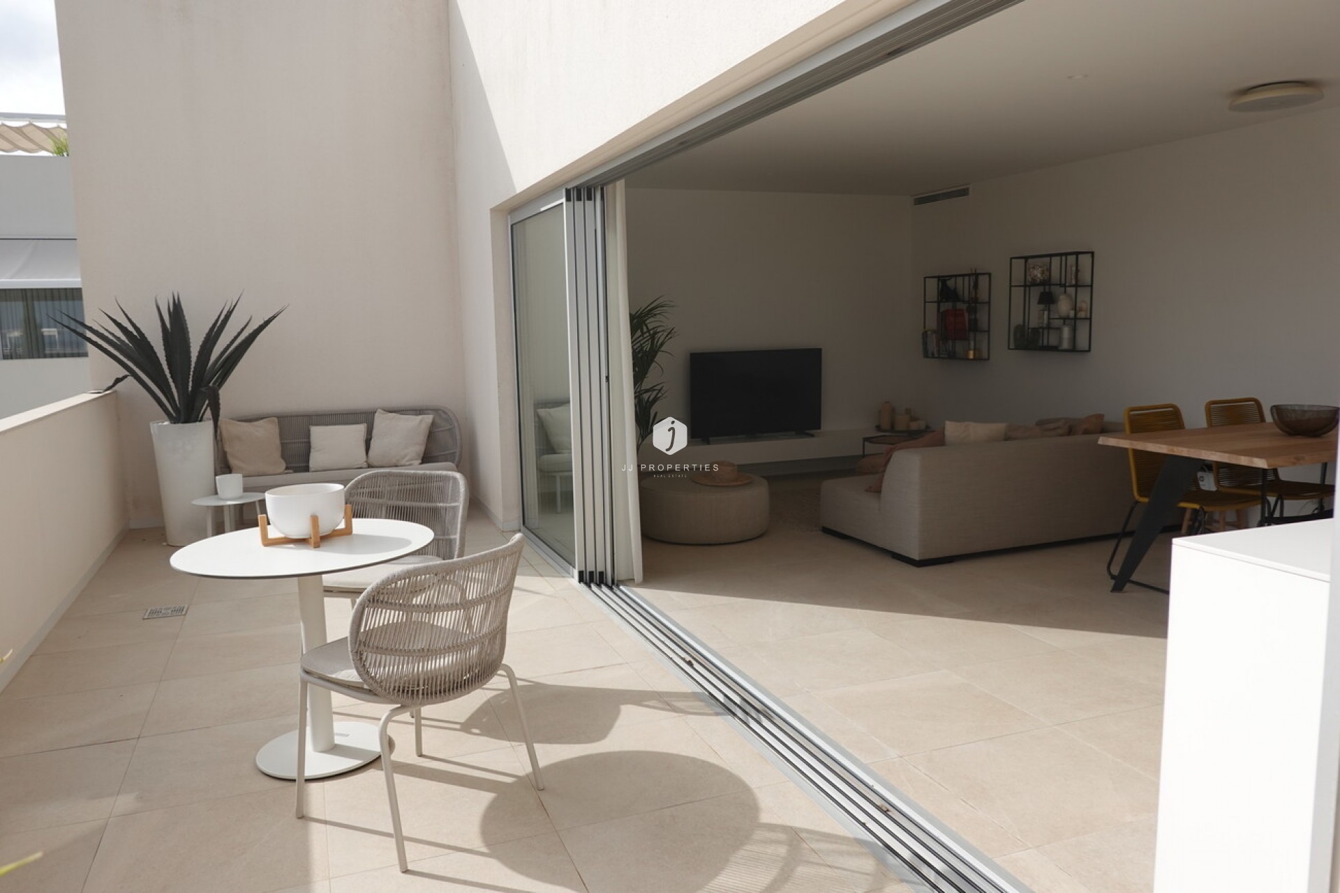 Z drugiej ręki - Daszek -
Torrevieja - Los Balcones