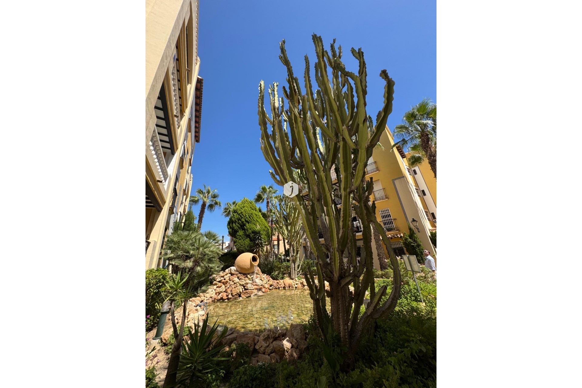 Z drugiej ręki - Daszek -
Torrevieja - Los Frutales