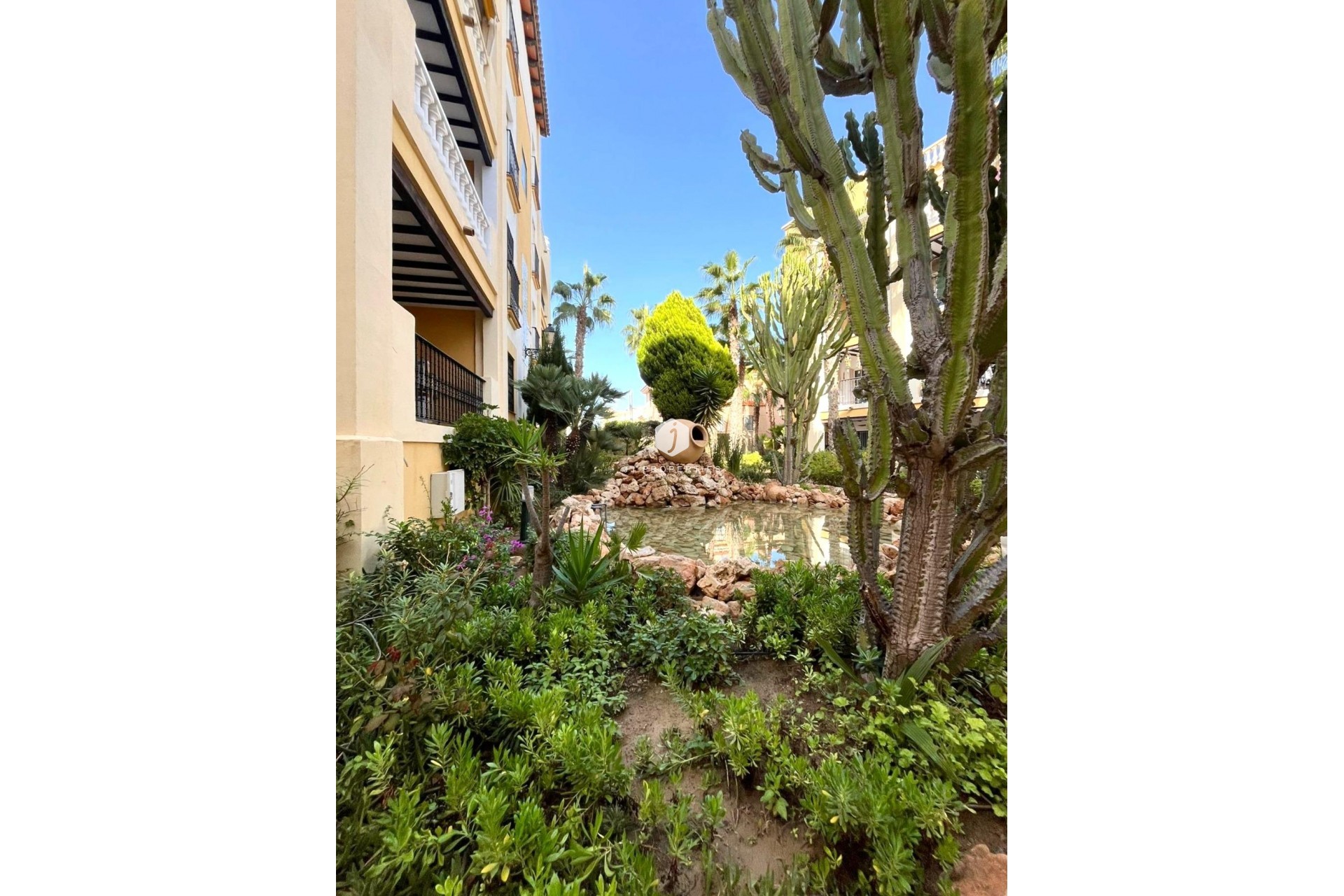 Z drugiej ręki - Daszek -
Torrevieja - Los Frutales