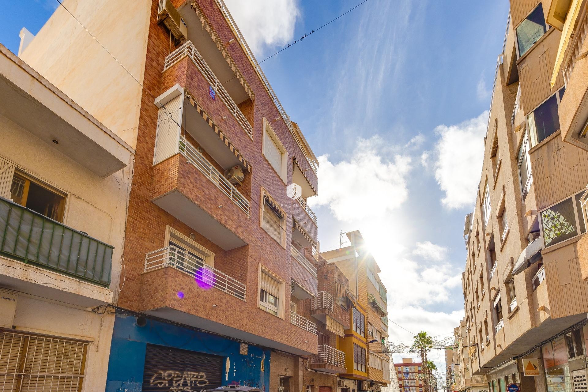 Z drugiej ręki - Daszek -
Torrevieja - Paseo maritimo