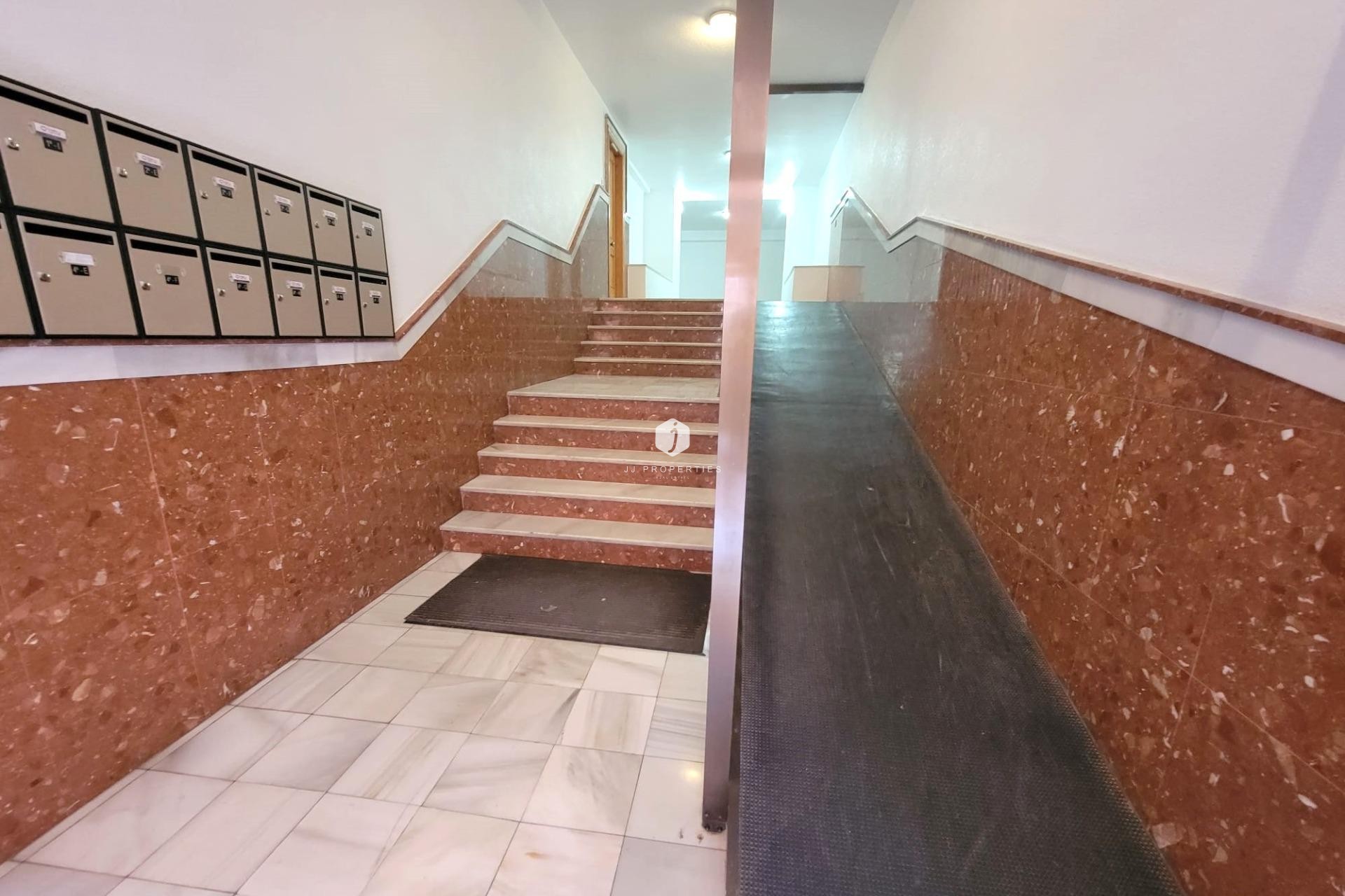 Z drugiej ręki - Daszek -
Torrevieja - Playa de los Locos