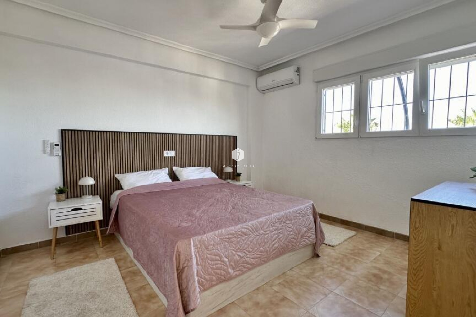 Z drugiej ręki - Daszek -
Torrevieja - Punta prima