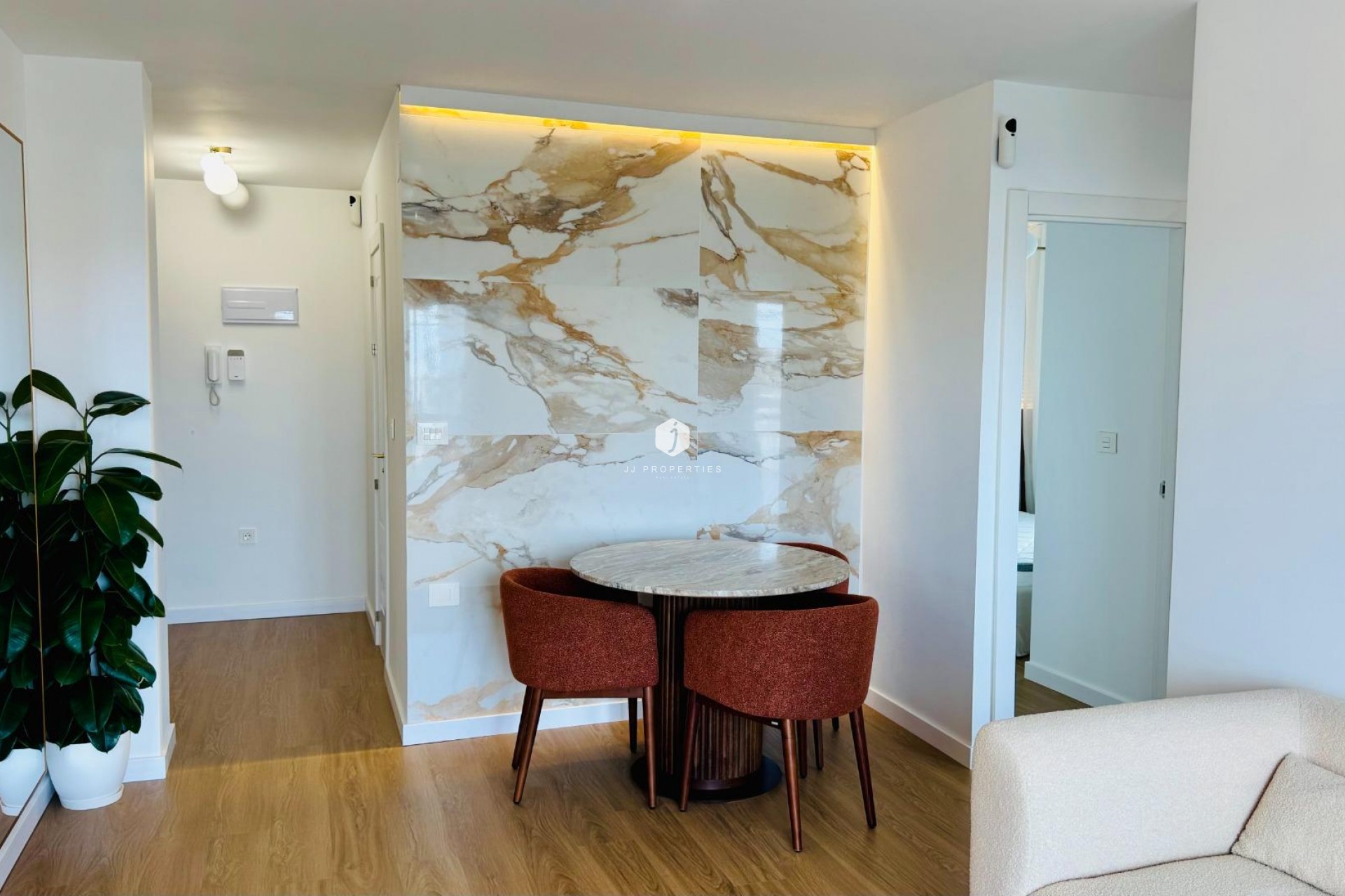 Z drugiej ręki - Daszek -
Torrevieja - Punta prima