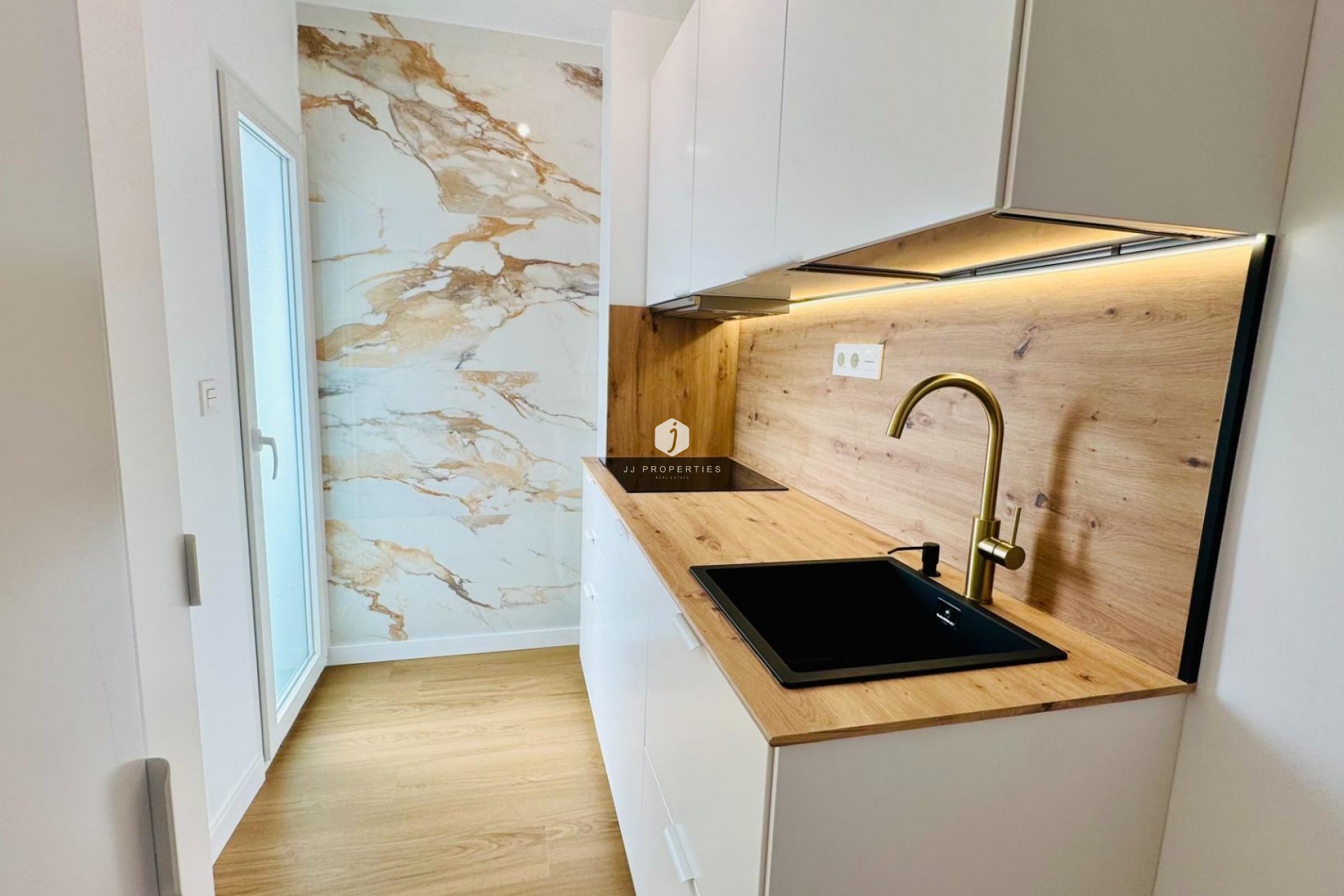 Z drugiej ręki - Daszek -
Torrevieja - Punta prima