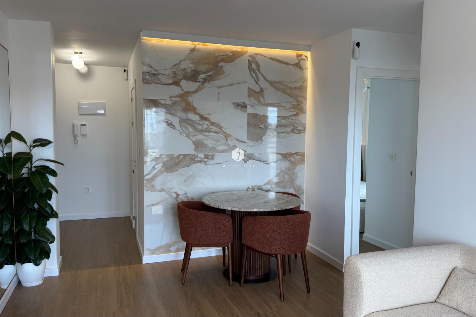 Z drugiej ręki - Daszek -
Torrevieja - Punta prima