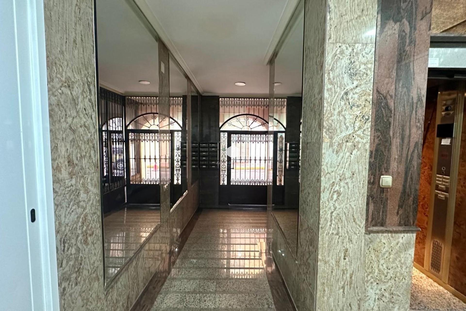 Z drugiej ręki - Daszek -
Torrevieja