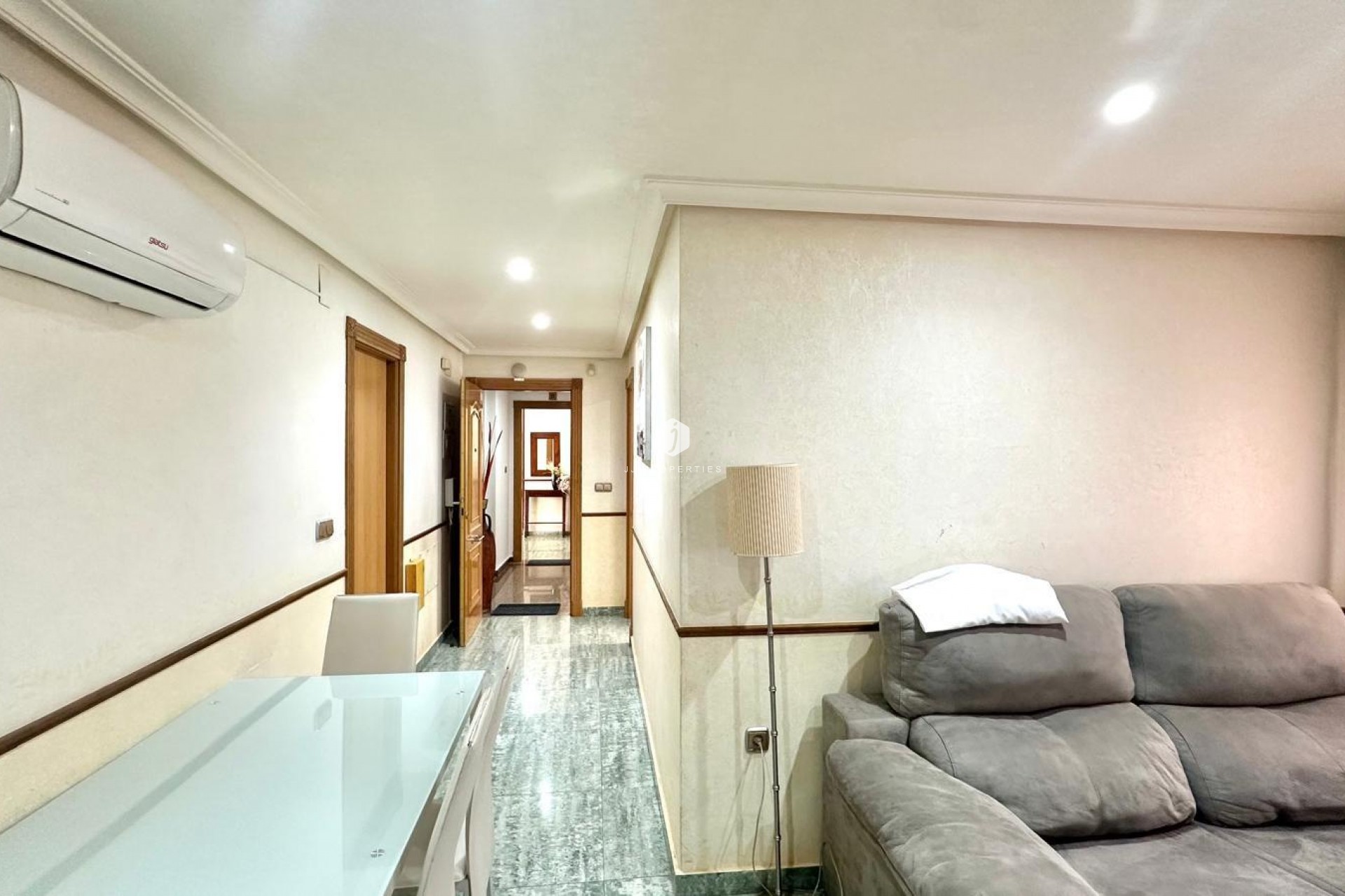 Z drugiej ręki - Daszek -
Torrevieja