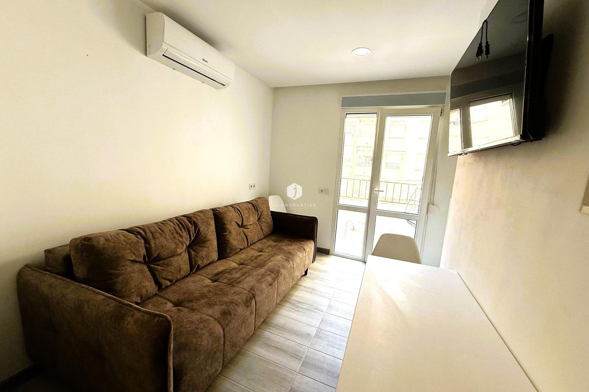 Z drugiej ręki - Dupleks -
Torrevieja - Centro