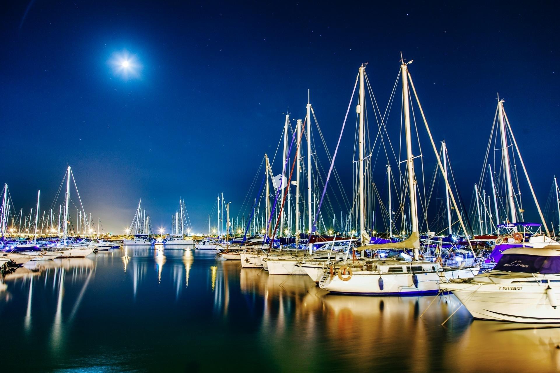 Z drugiej ręki - Dupleks -
Torrevieja - La siesta