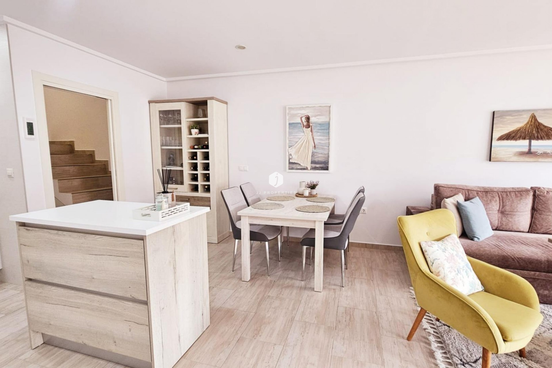 Z drugiej ręki - Dupleks -
Torrevieja - La siesta