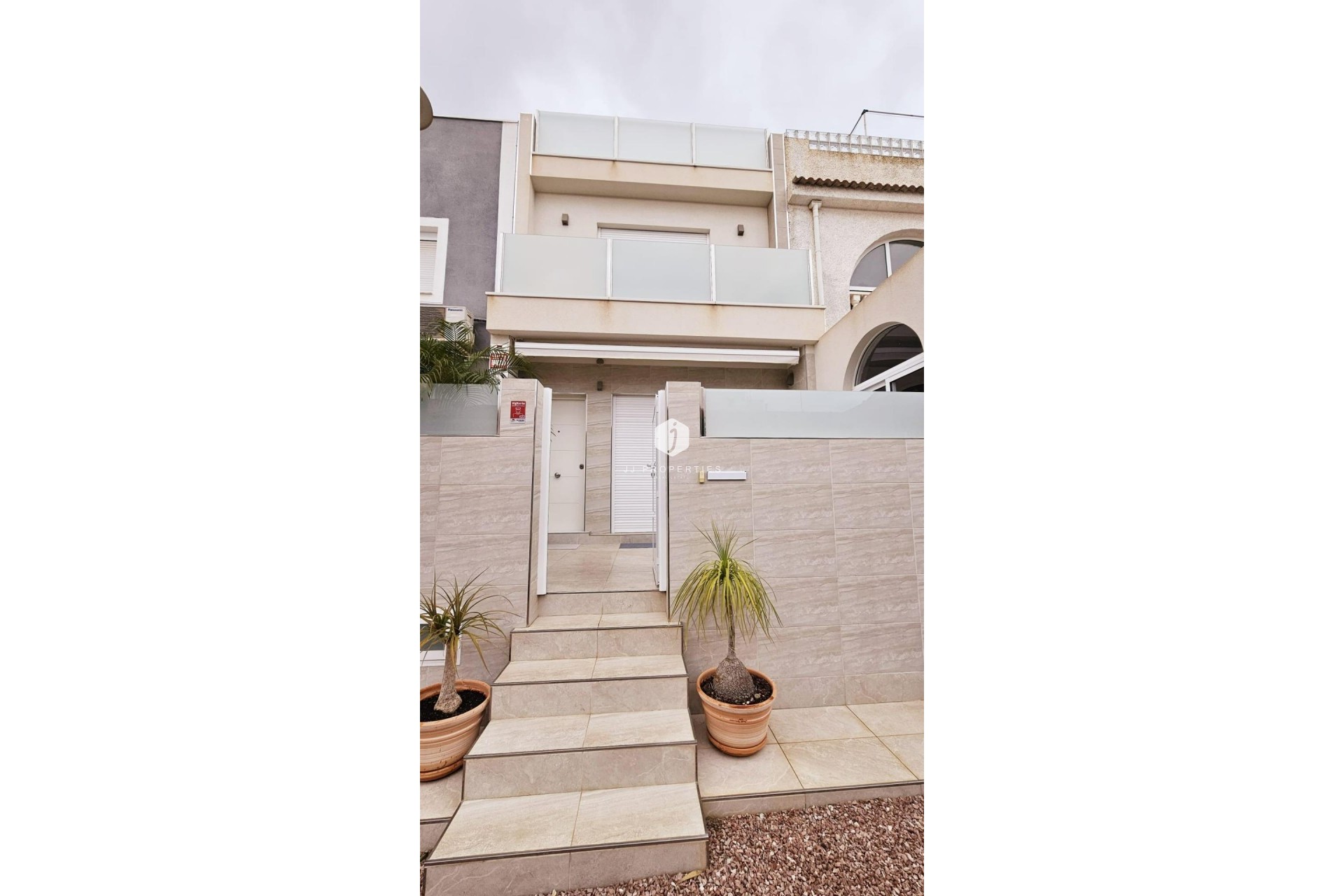 Z drugiej ręki - Dupleks -
Torrevieja - La siesta